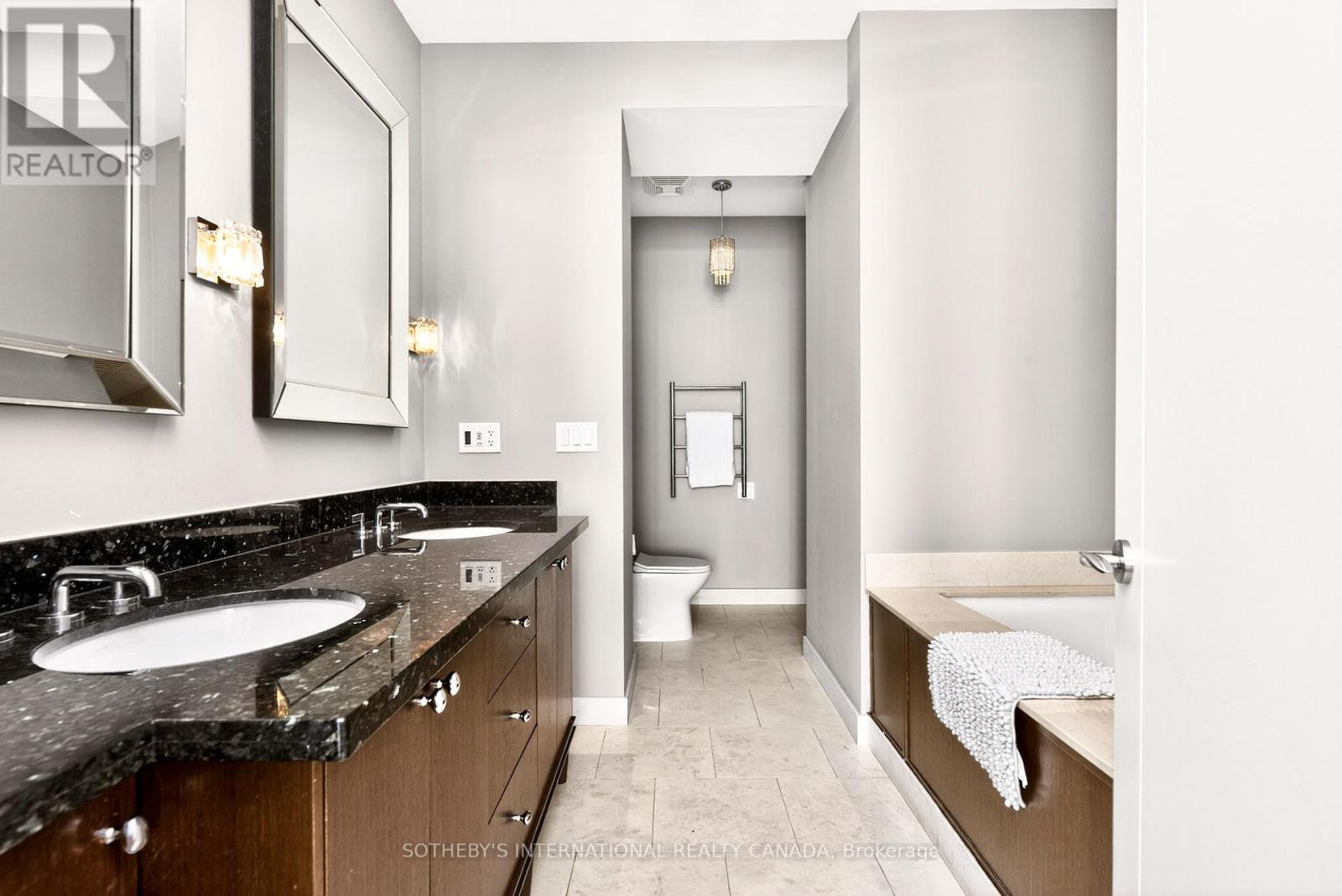 3905 - 183 Wellington Street W, Toronto, Ontario  M5V 0A1 - Photo 29 - C12830948