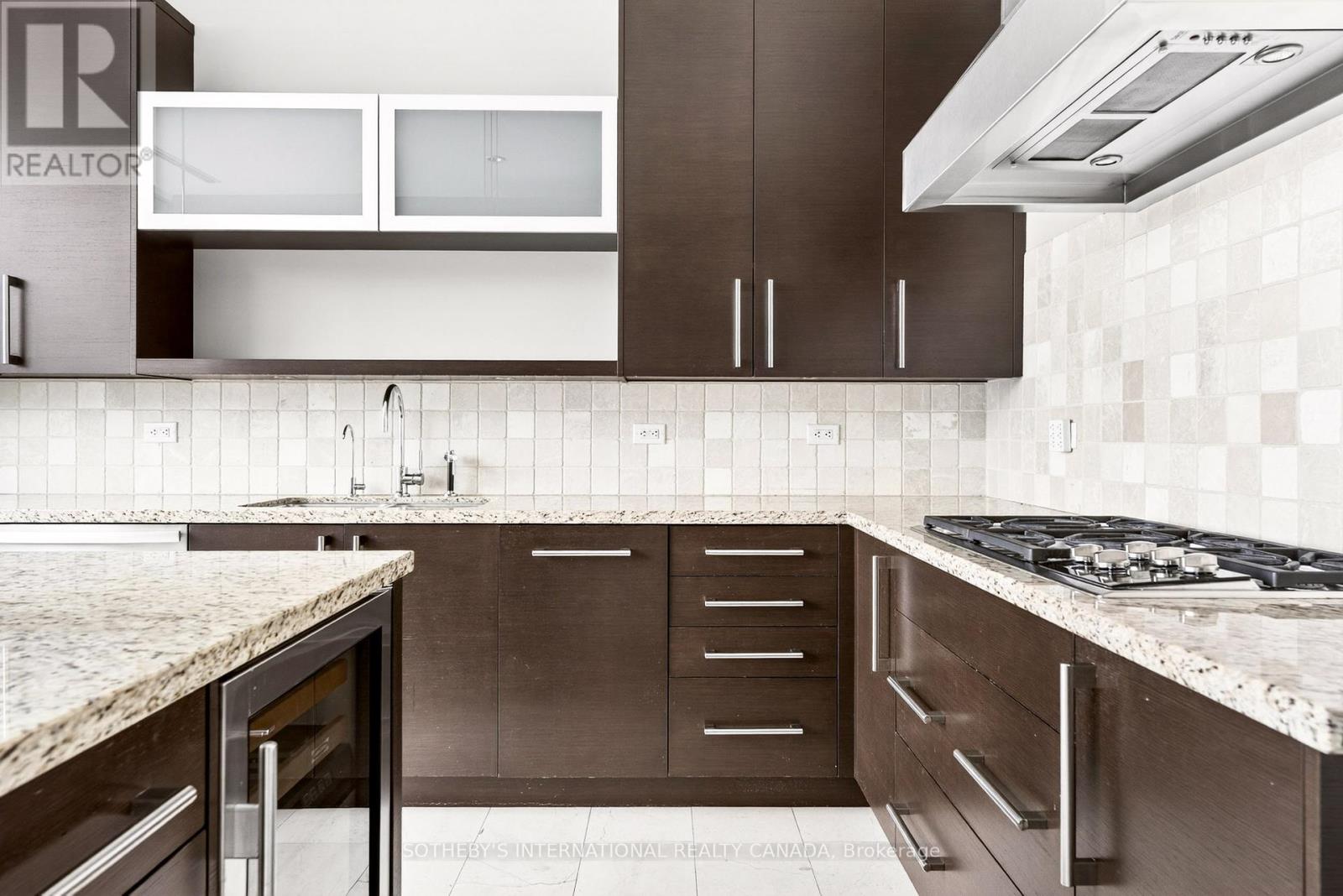 3905 - 183 Wellington Street W, Toronto, Ontario  M5V 0A1 - Photo 35 - C12830948