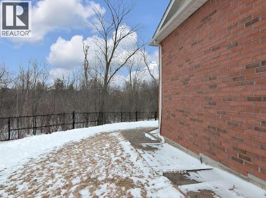 32 River Rock Crescent, Brampton, Ontario  L7A 2W4 - Photo 4 - W12830954