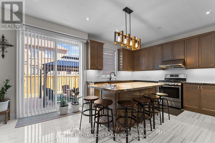 151 Russell Creek Drive, Brampton, Ontario  L6R 4B4 - Photo 10 - W12830992