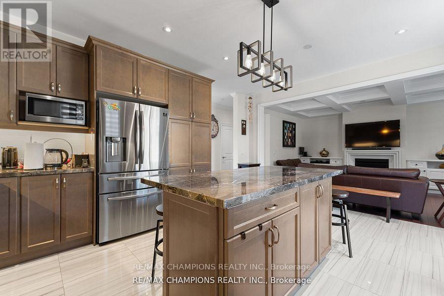 151 Russell Creek Drive, Brampton, Ontario  L6R 4B4 - Photo 11 - W12830992