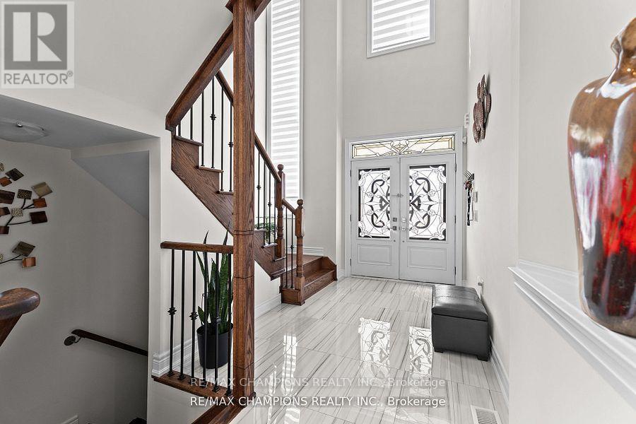 151 Russell Creek Drive, Brampton, Ontario  L6R 4B4 - Photo 8 - W12830992