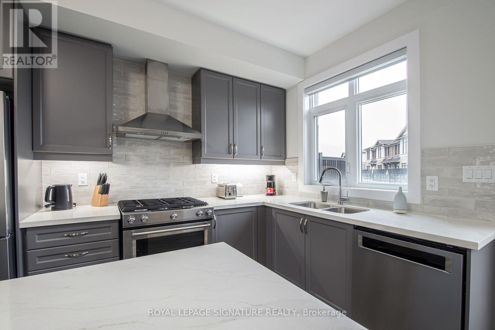 2166 Postmaster Drive, Oakville, Ontario  L6M 5T1 - Photo 10 - W12831002