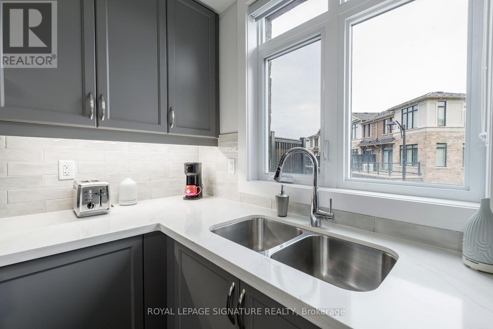 2166 Postmaster Drive, Oakville, Ontario  L6M 5T1 - Photo 11 - W12831002