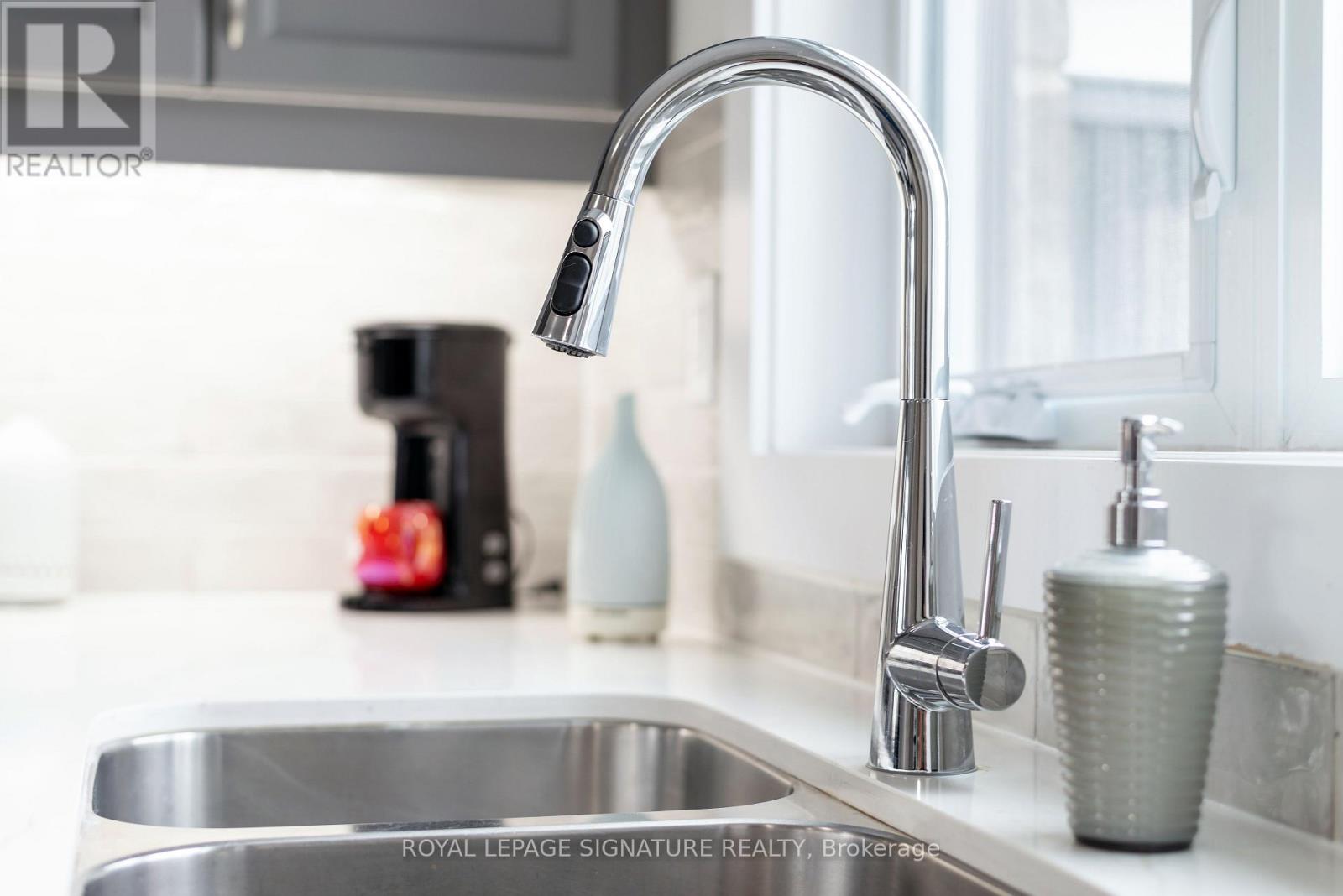 2166 Postmaster Drive, Oakville, Ontario  L6M 5T1 - Photo 17 - W12831002