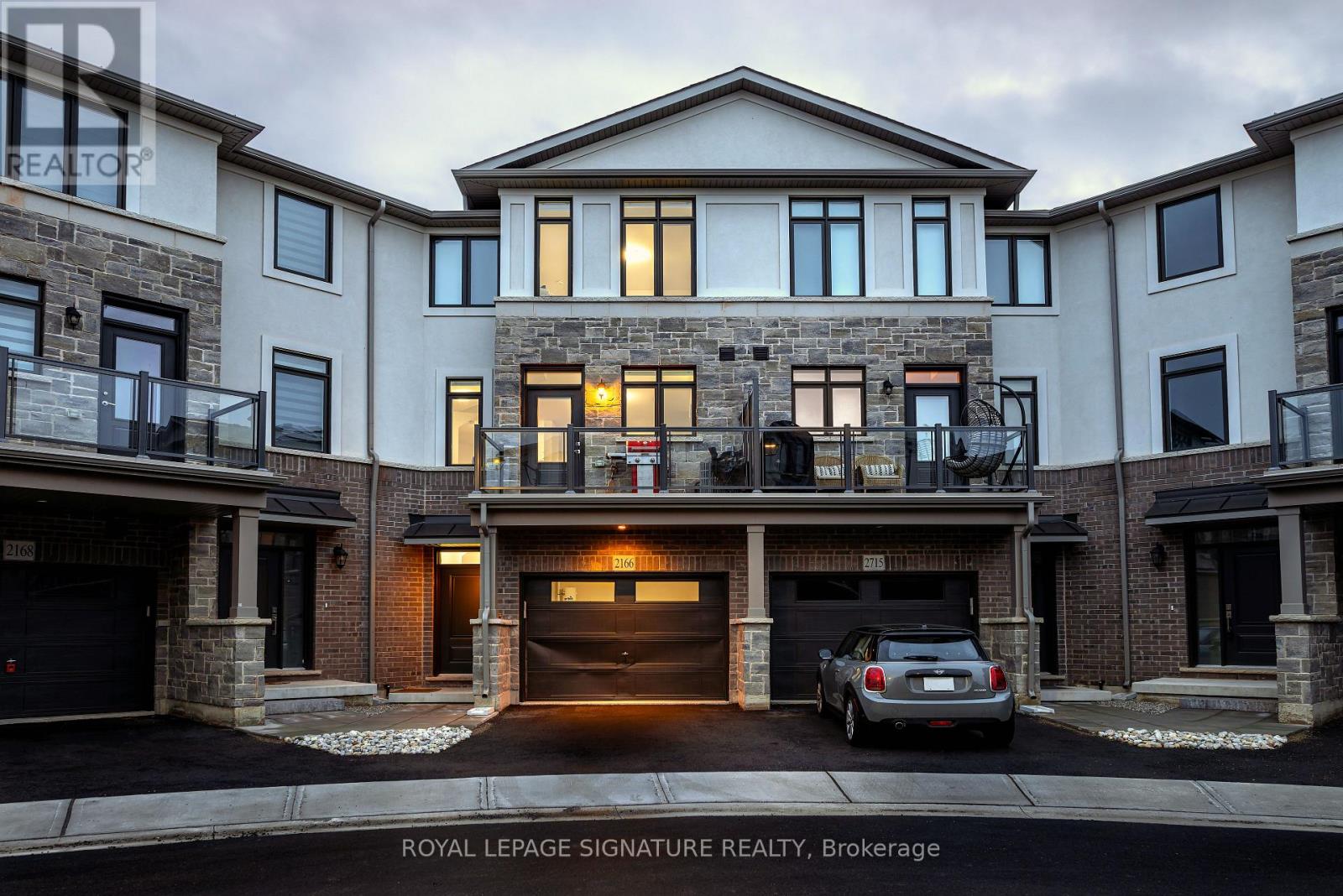 2166 Postmaster Drive, Oakville, Ontario  L6M 5T1 - Photo 2 - W12831002