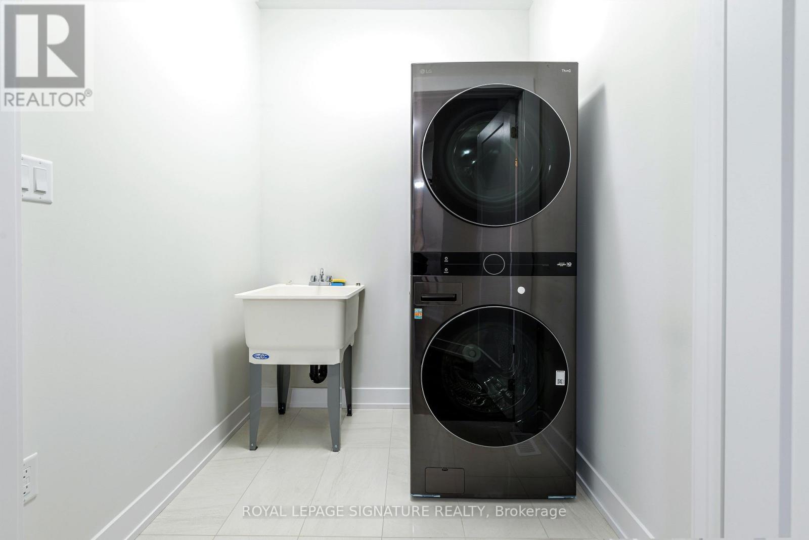 2166 Postmaster Drive, Oakville, Ontario  L6M 5T1 - Photo 47 - W12831002