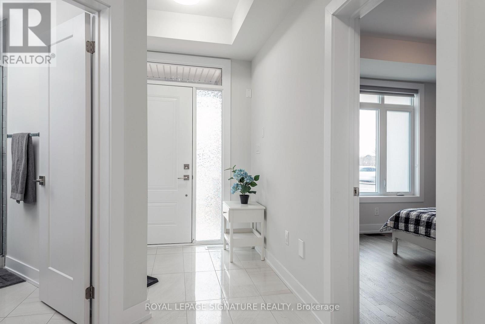 2166 Postmaster Drive, Oakville, Ontario  L6M 5T1 - Photo 5 - W12831002