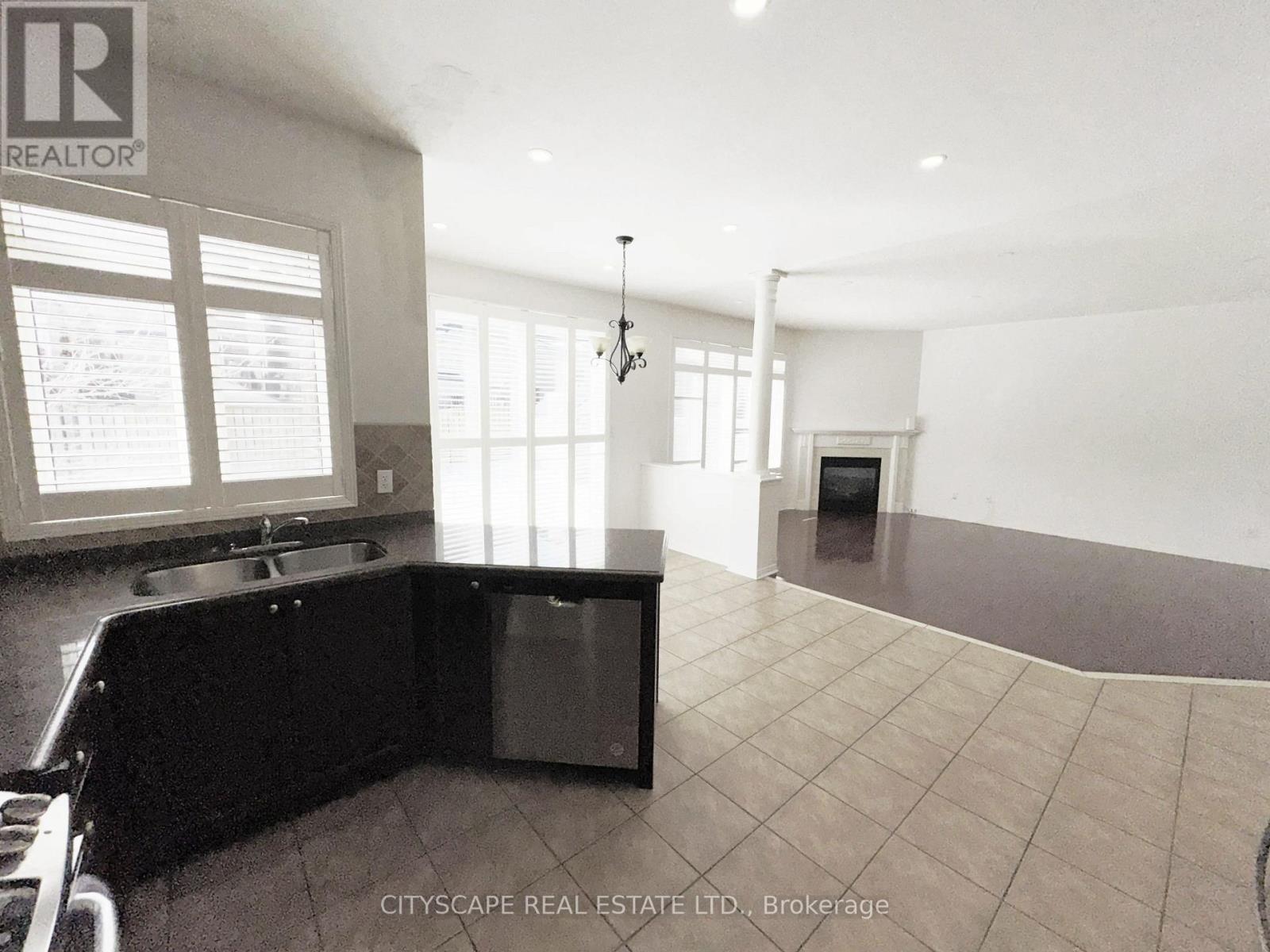 5476 Freshwater Drive, Mississauga, Ontario  L5M 0J8 - Photo 11 - W12831010