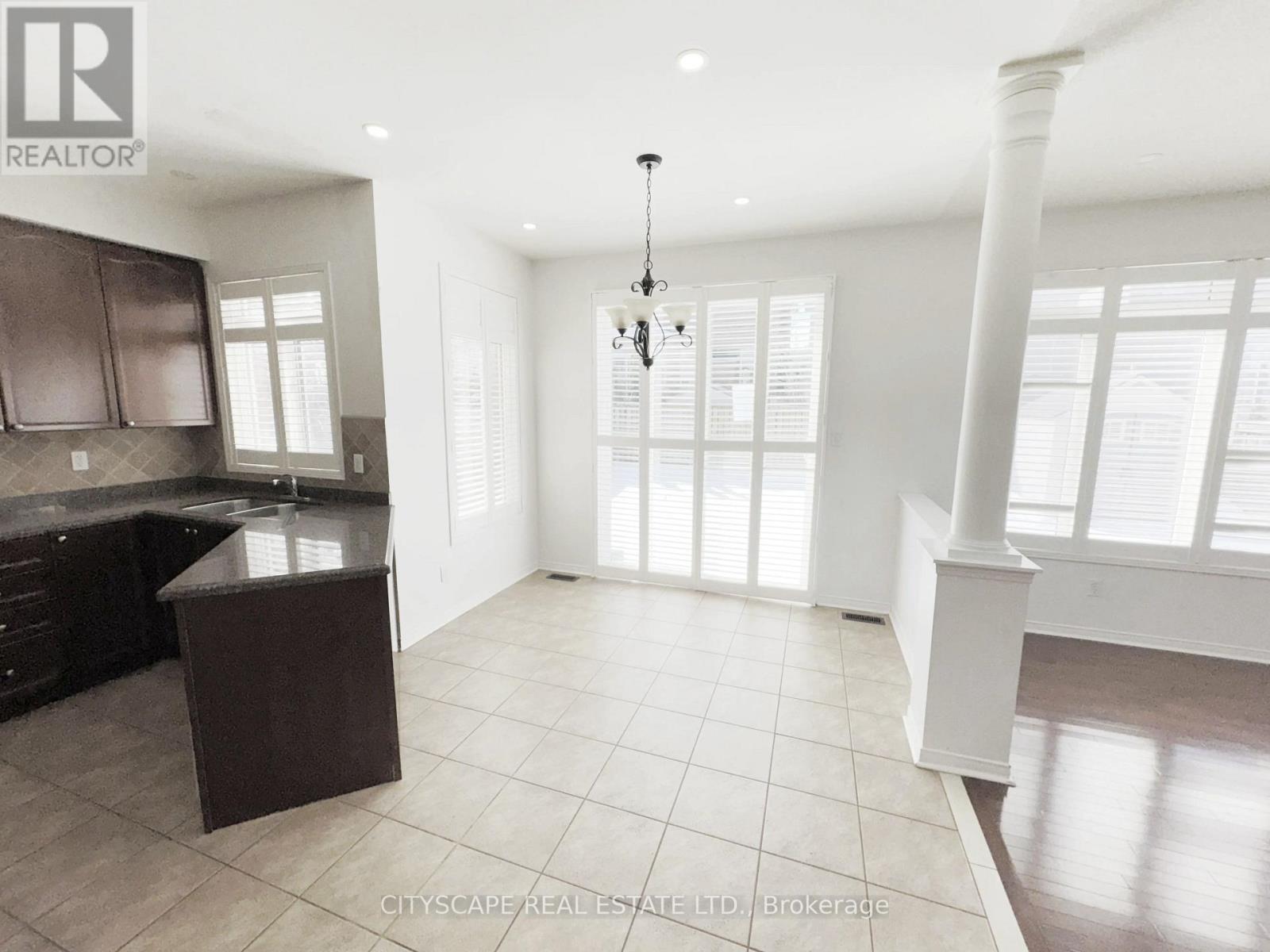 5476 Freshwater Drive, Mississauga, Ontario  L5M 0J8 - Photo 12 - W12831010