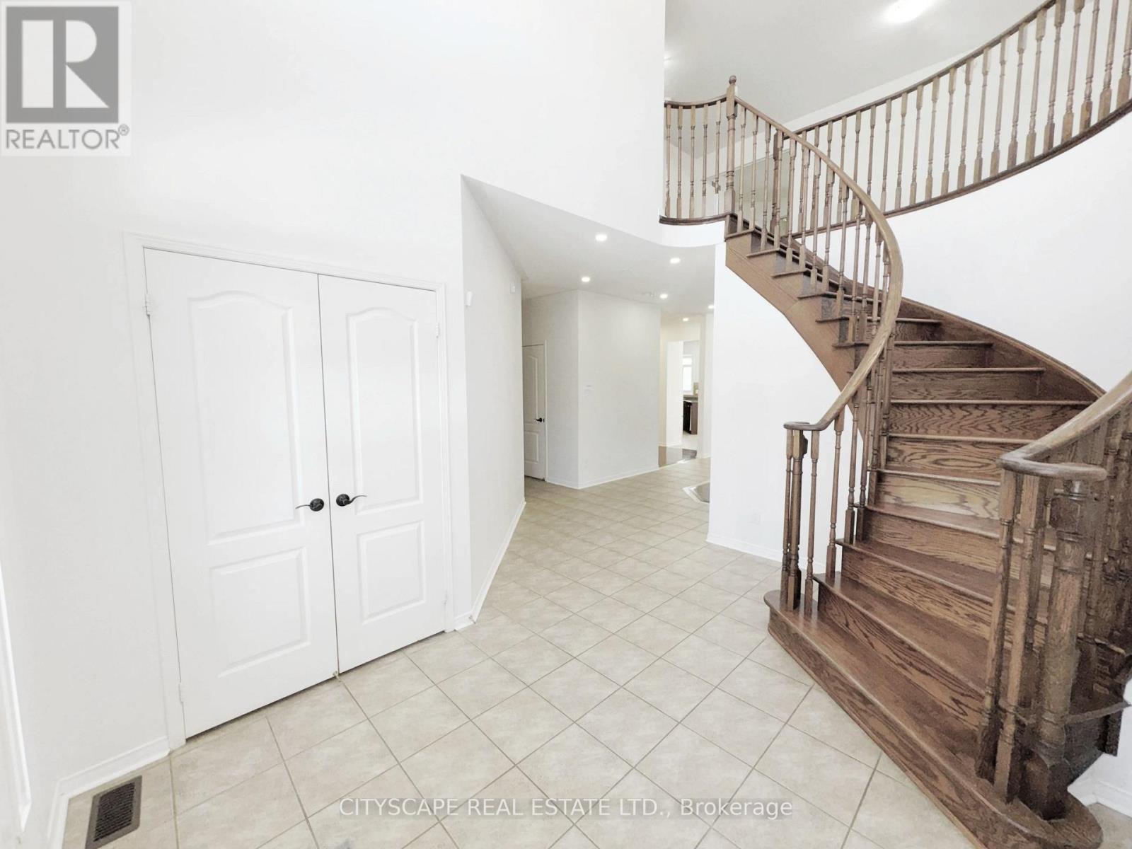 5476 Freshwater Drive, Mississauga, Ontario  L5M 0J8 - Photo 6 - W12831010