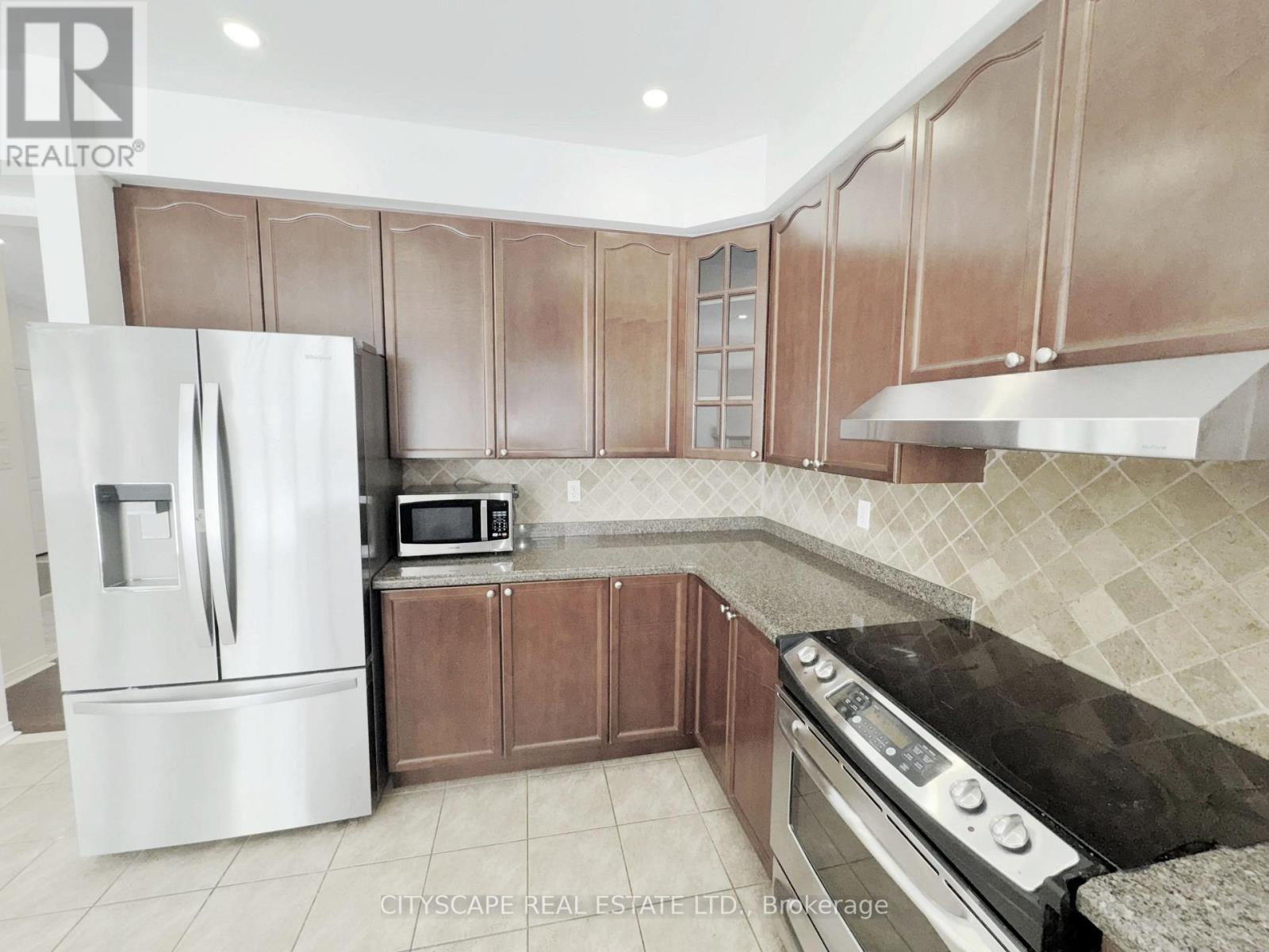 5476 Freshwater Drive, Mississauga, Ontario  L5M 0J8 - Photo 9 - W12831010