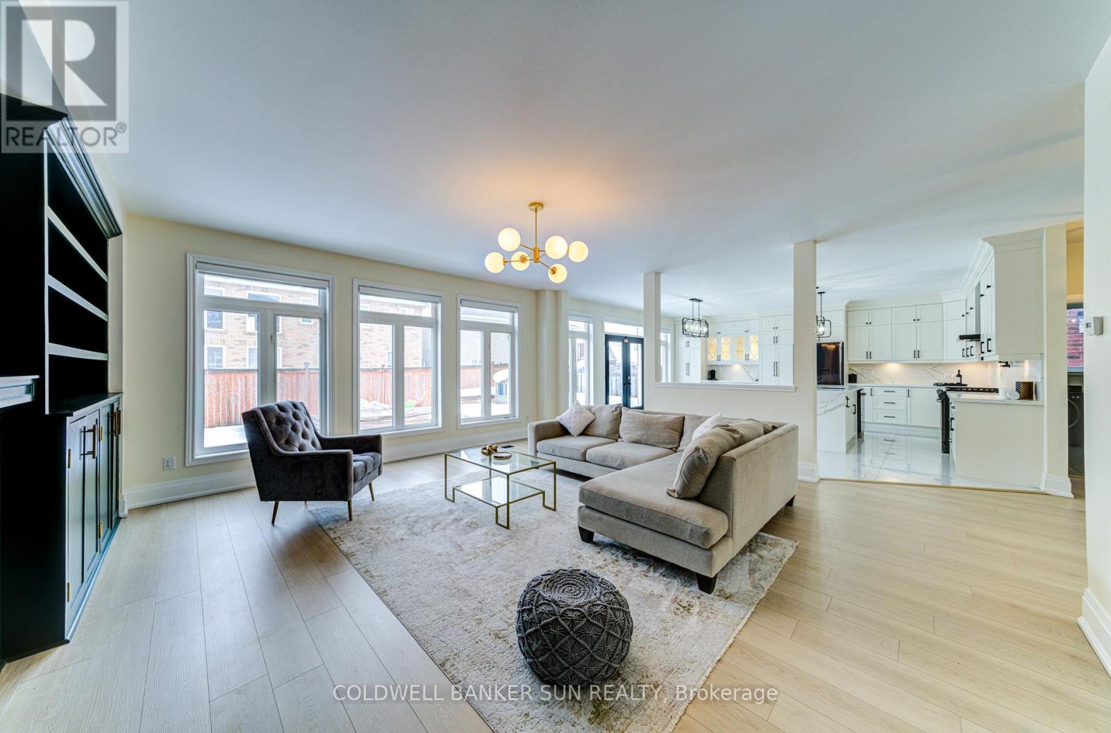 33 Ellis Crescent, Kawartha Lakes, Ontario  K9V 0A5 - Photo 12 - X12830942