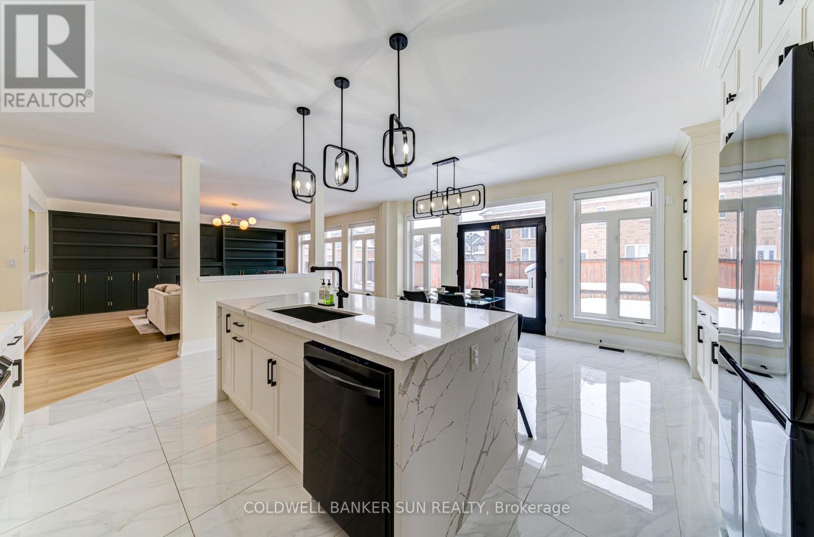 33 Ellis Crescent, Kawartha Lakes, Ontario  K9V 0A5 - Photo 21 - X12830942