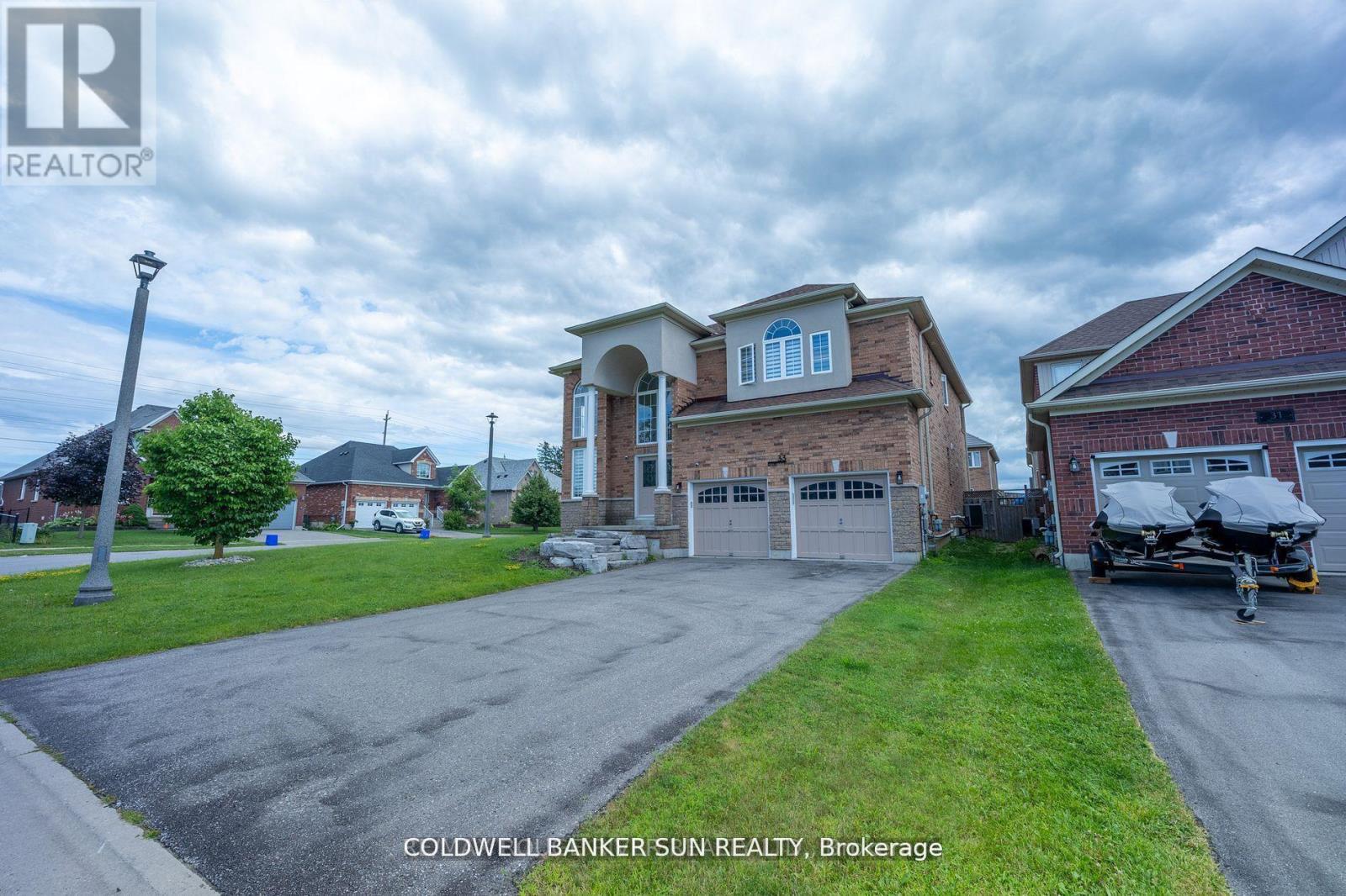 33 Ellis Crescent, Kawartha Lakes, Ontario  K9V 0A5 - Photo 3 - X12830942