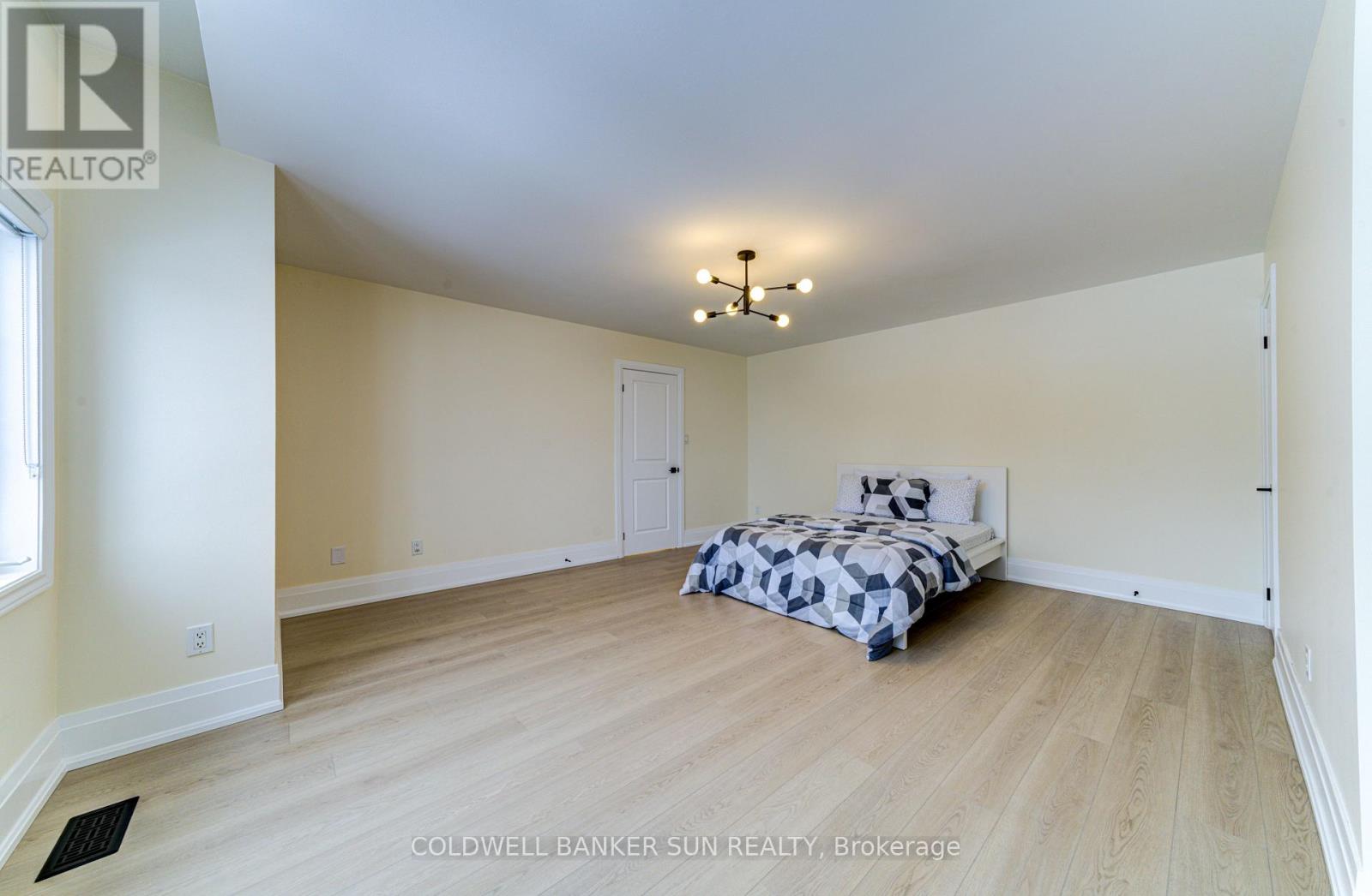 33 Ellis Crescent, Kawartha Lakes, Ontario  K9V 0A5 - Photo 32 - X12830942