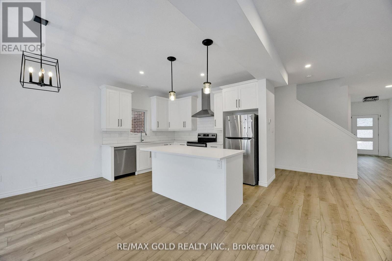 Photo 13 of 38 for 259 Byers Street