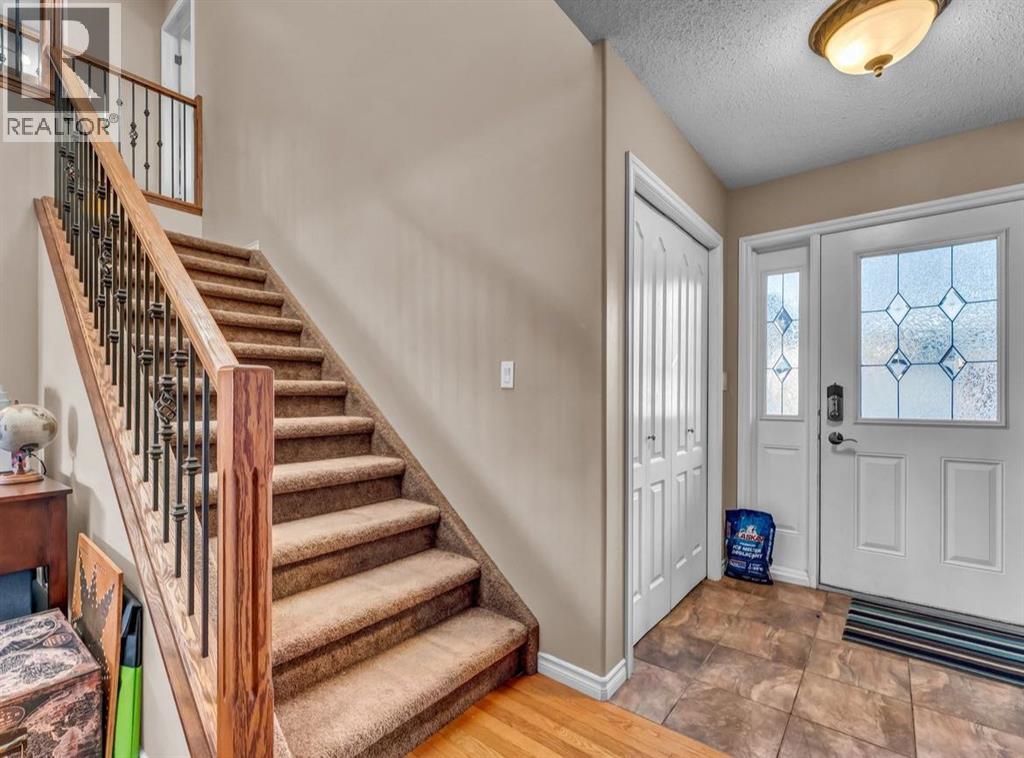 28 Saamis Close Sw, Medicine Hat, Alberta  T1B 4v6 - Photo 5 - A2279365