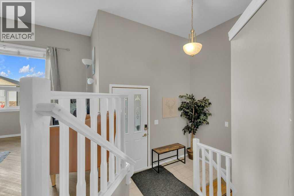 8 Horne Close, Sylvan Lake, Alberta  T4S 0C4 - Photo 6 - A2288401