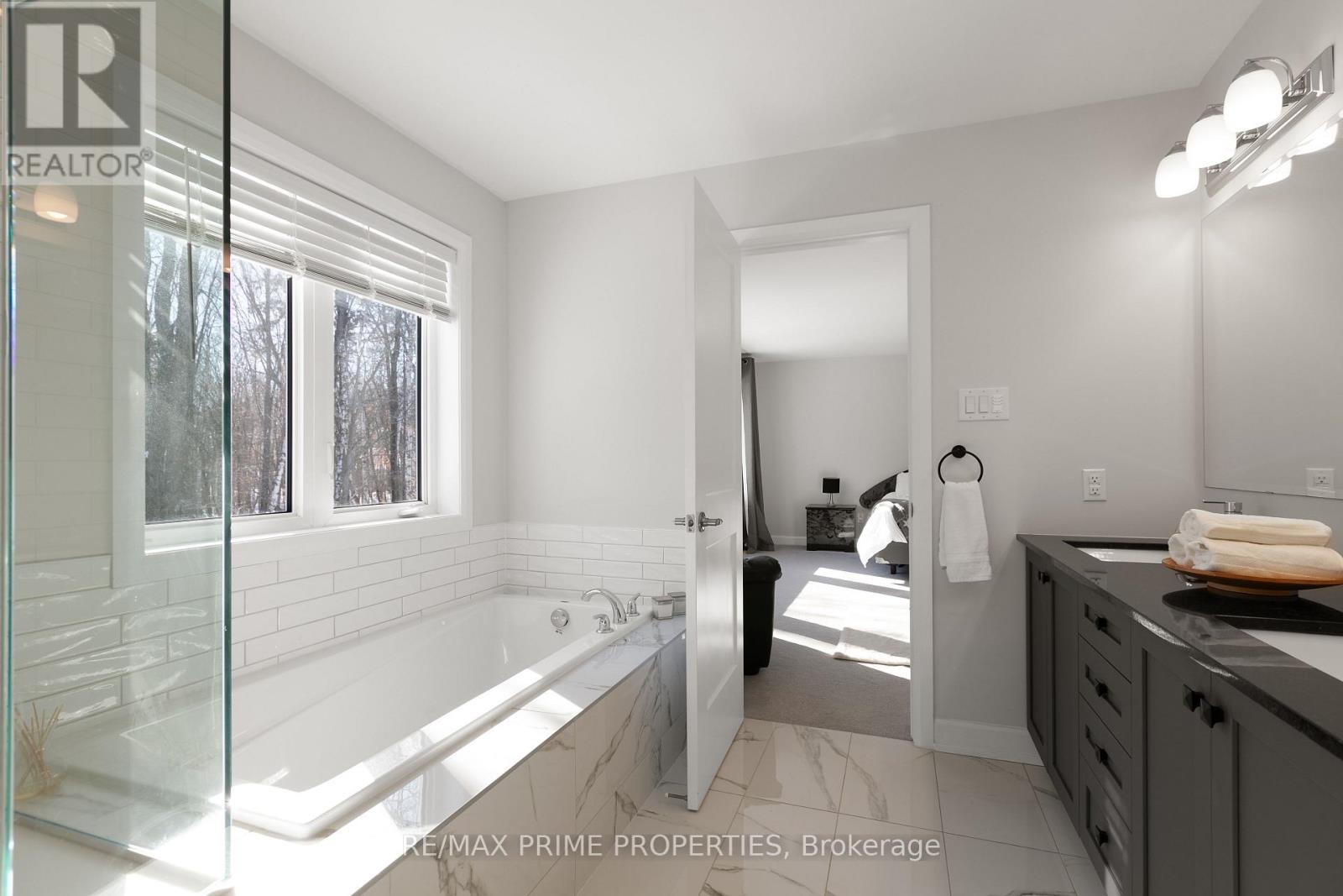 820 Mercier Crescent, Ottawa, Ontario K1W 0N6 - Photo 25 - X12831114