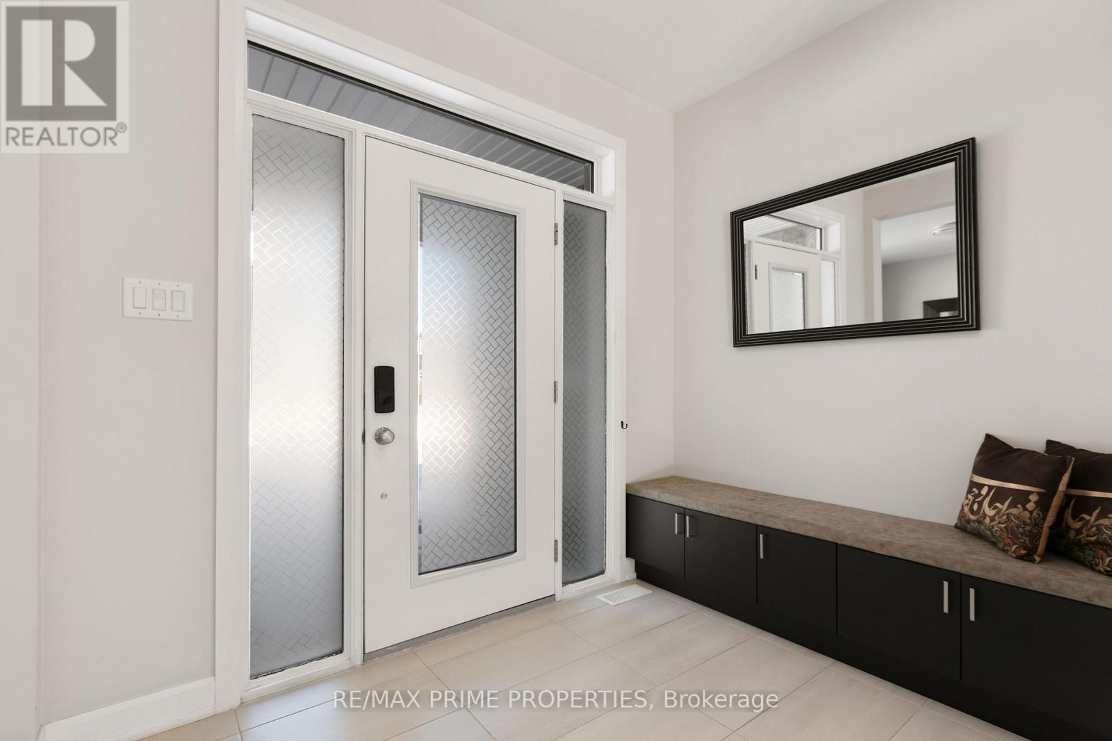 820 Mercier Crescent, Ottawa, Ontario K1W 0N6 - Photo 3 - X12831114