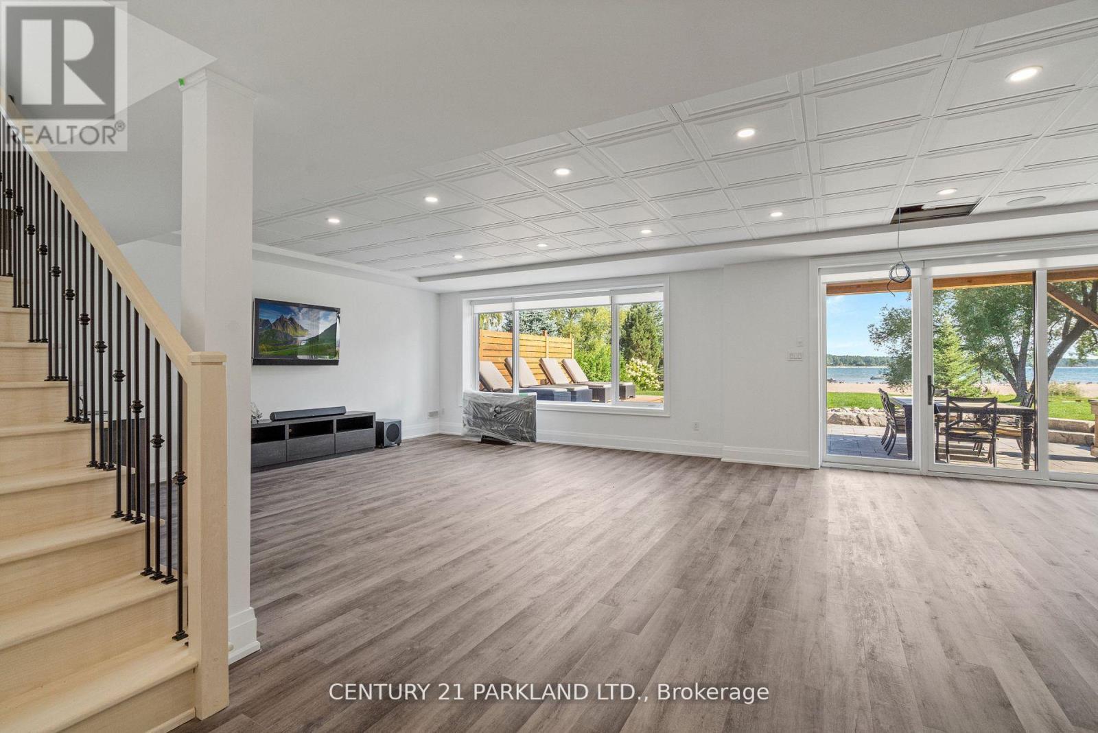 326 Tiny Beaches Road S, Tiny, Ontario  L0L 2J0 - Photo 12 - S12805036