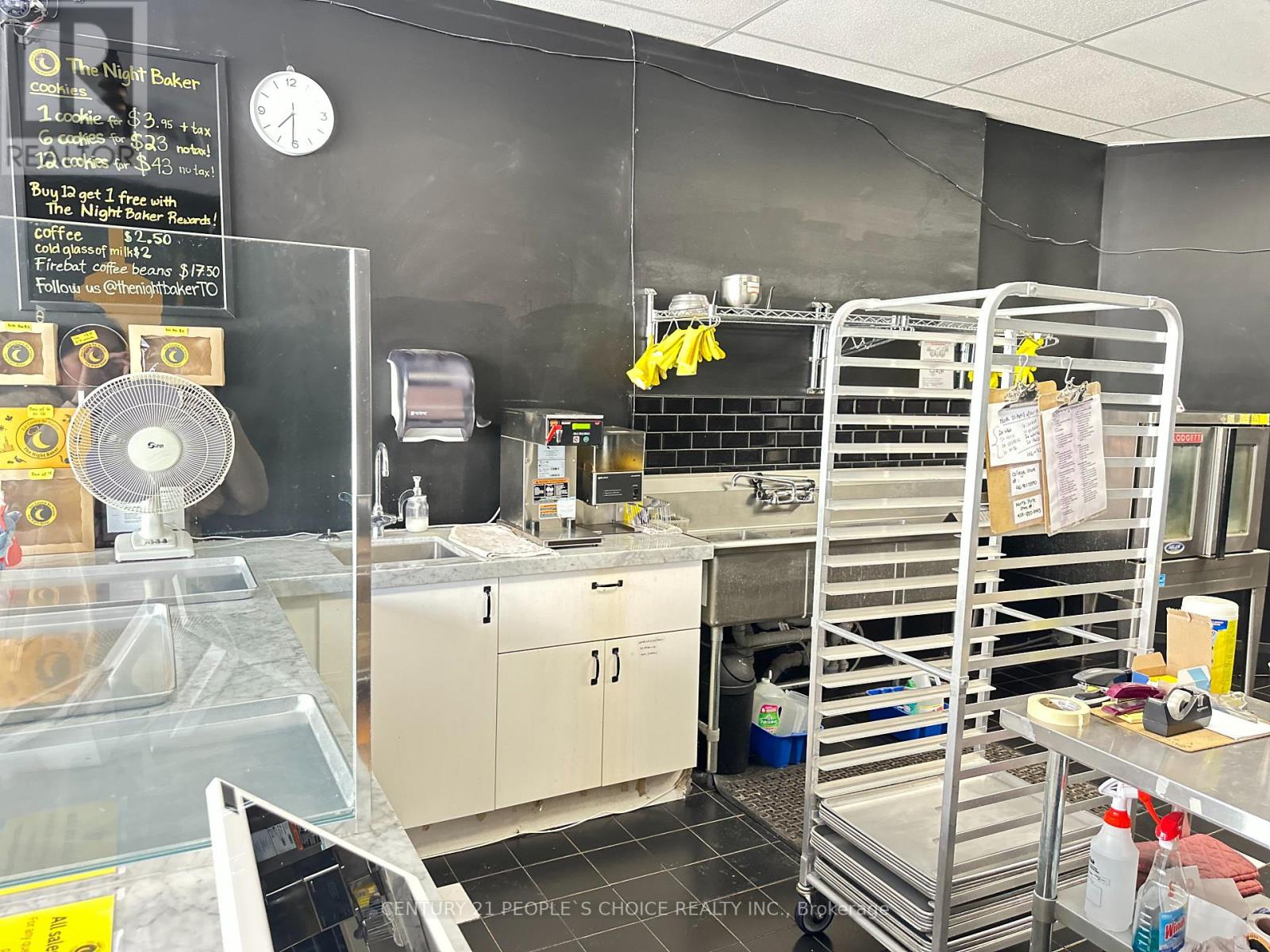 825 College Street, Toronto, Ontario  M6G 1C9 - Photo 3 - C12831070