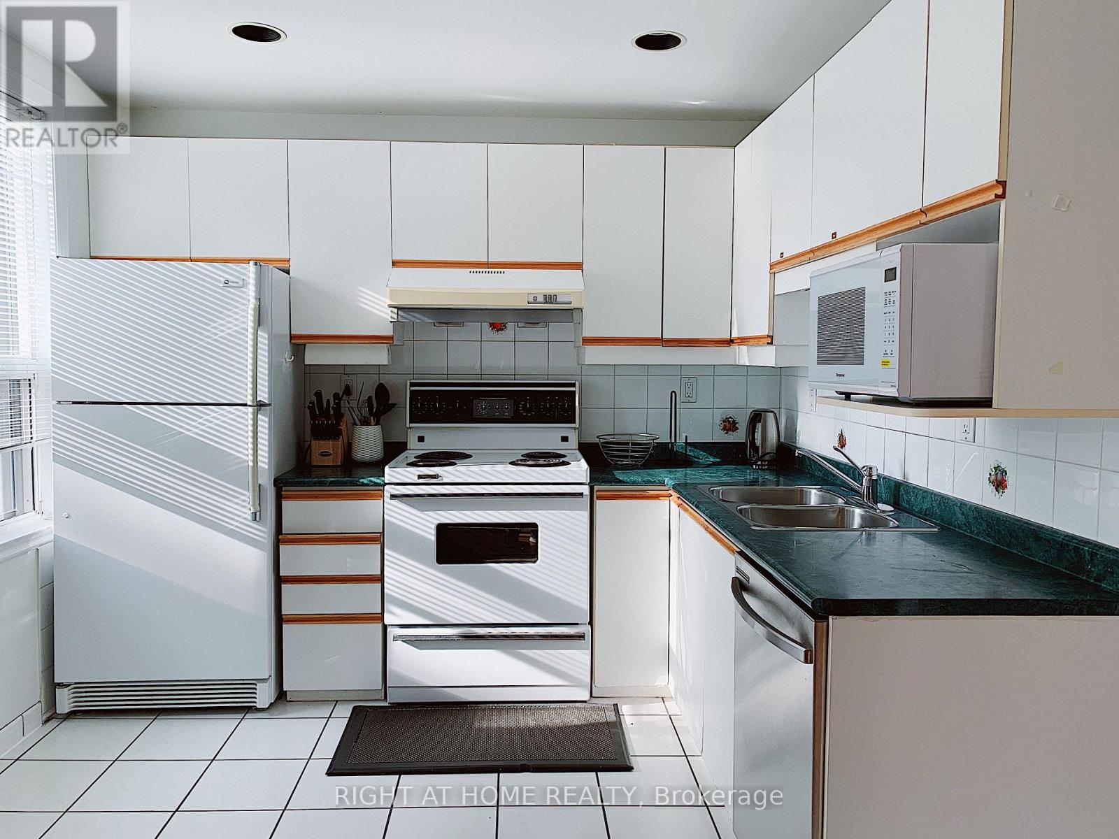 2f - 1030 Bathurst Street, Toronto, Ontario  M5R 3G7 - Photo 8 - C12831094