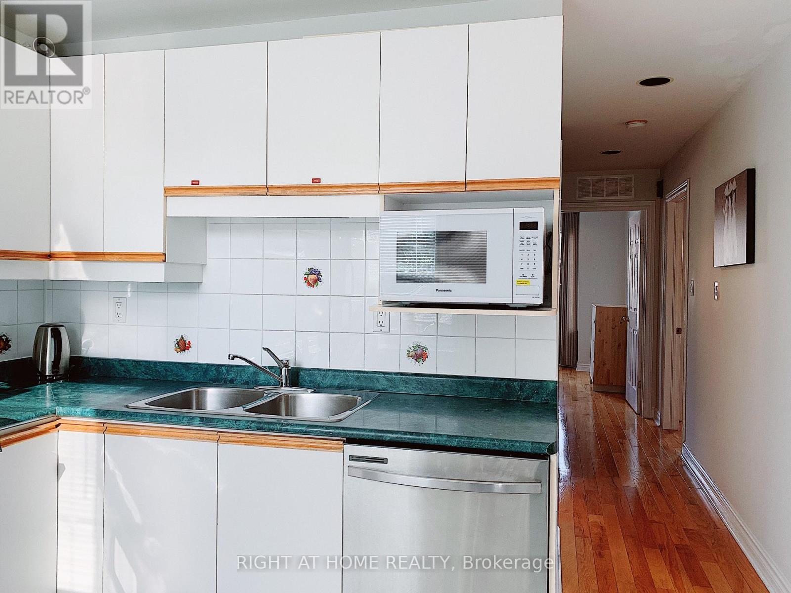 2f - 1030 Bathurst Street, Toronto, Ontario  M5R 3G7 - Photo 9 - C12831094