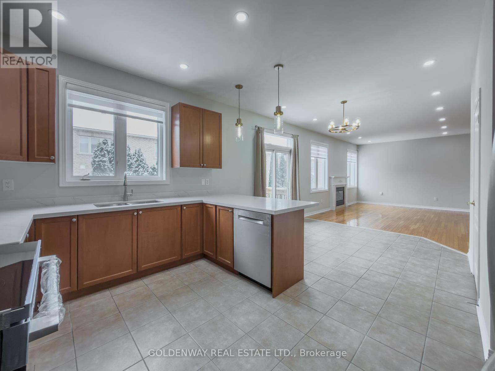 33 Nichols Boulevard, Markham, Ontario  L6C 3A6 - Photo 13 - N12825426