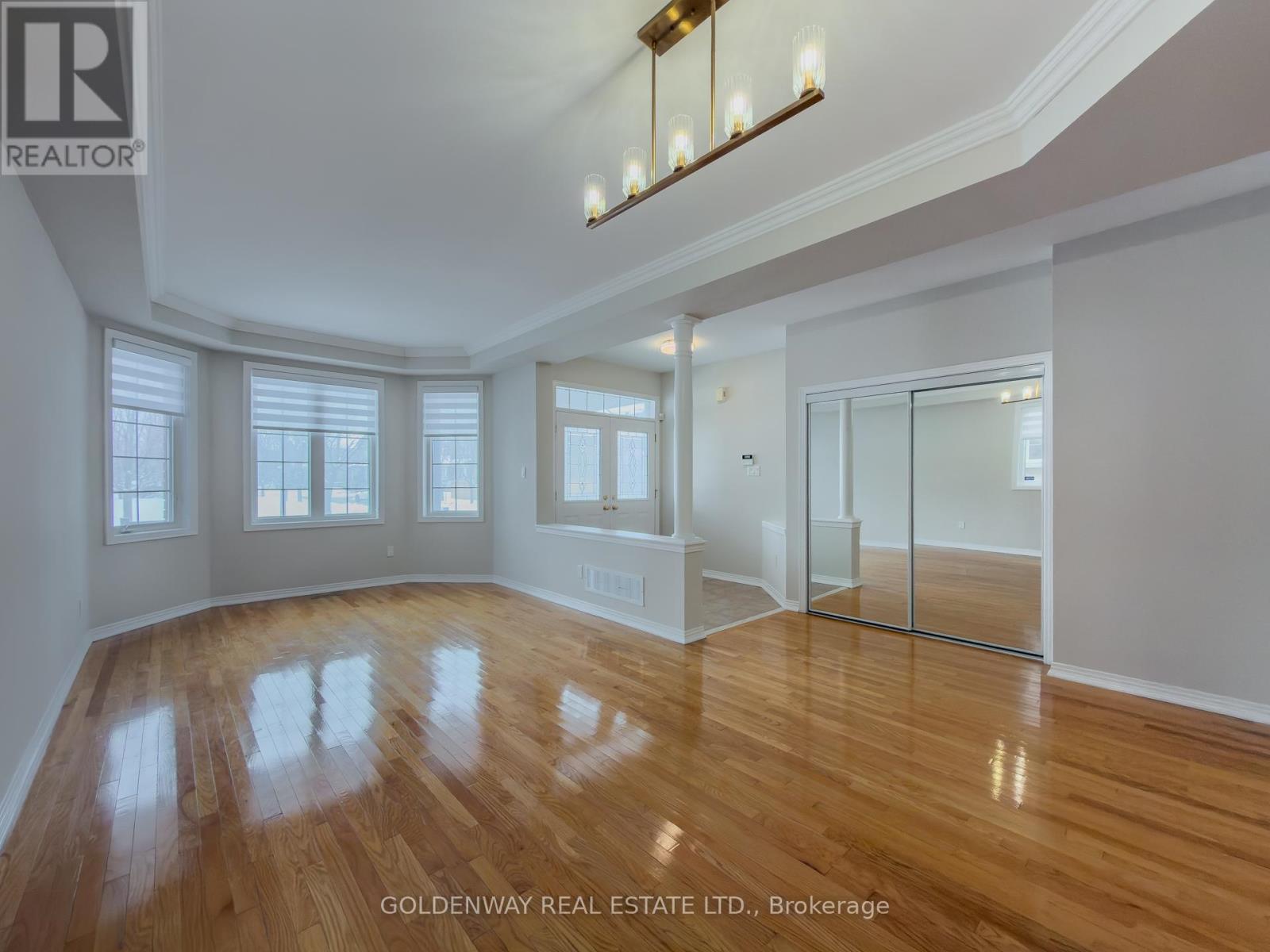 33 Nichols Boulevard, Markham, Ontario  L6C 3A6 - Photo 3 - N12825426