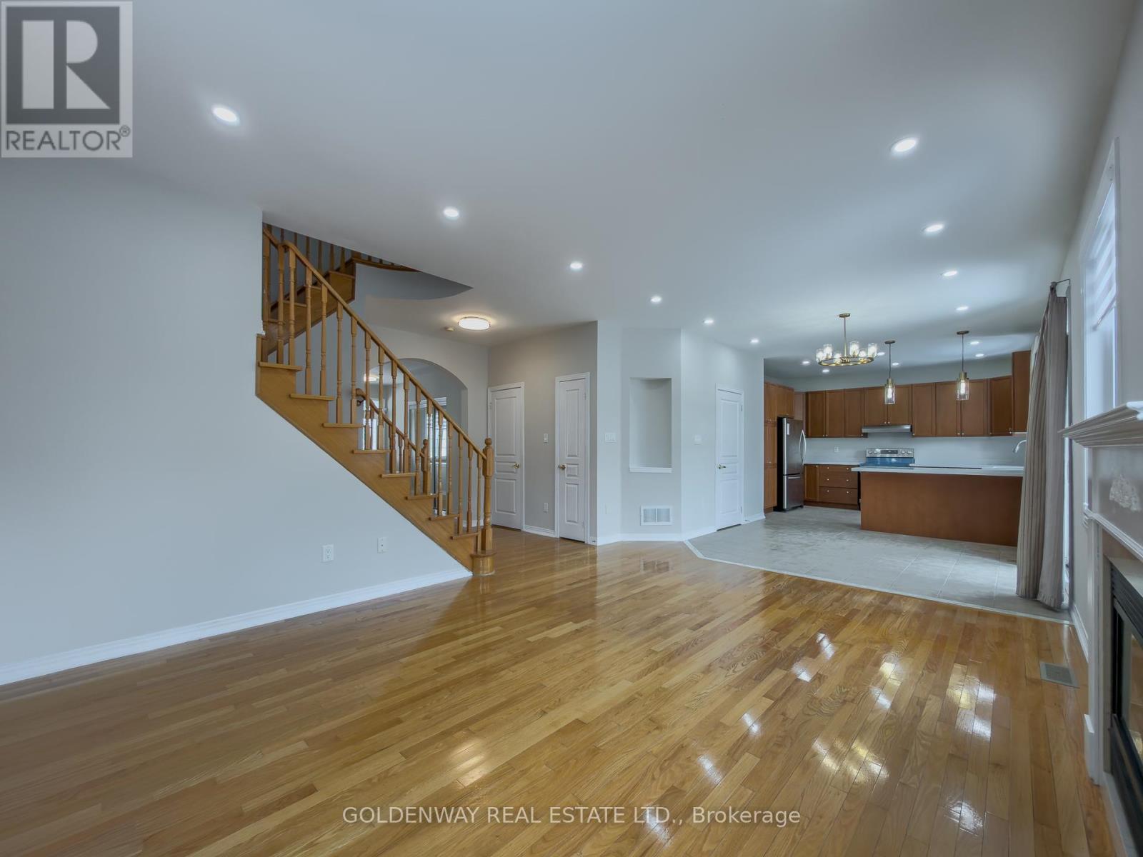 33 Nichols Boulevard, Markham, Ontario  L6C 3A6 - Photo 8 - N12825426