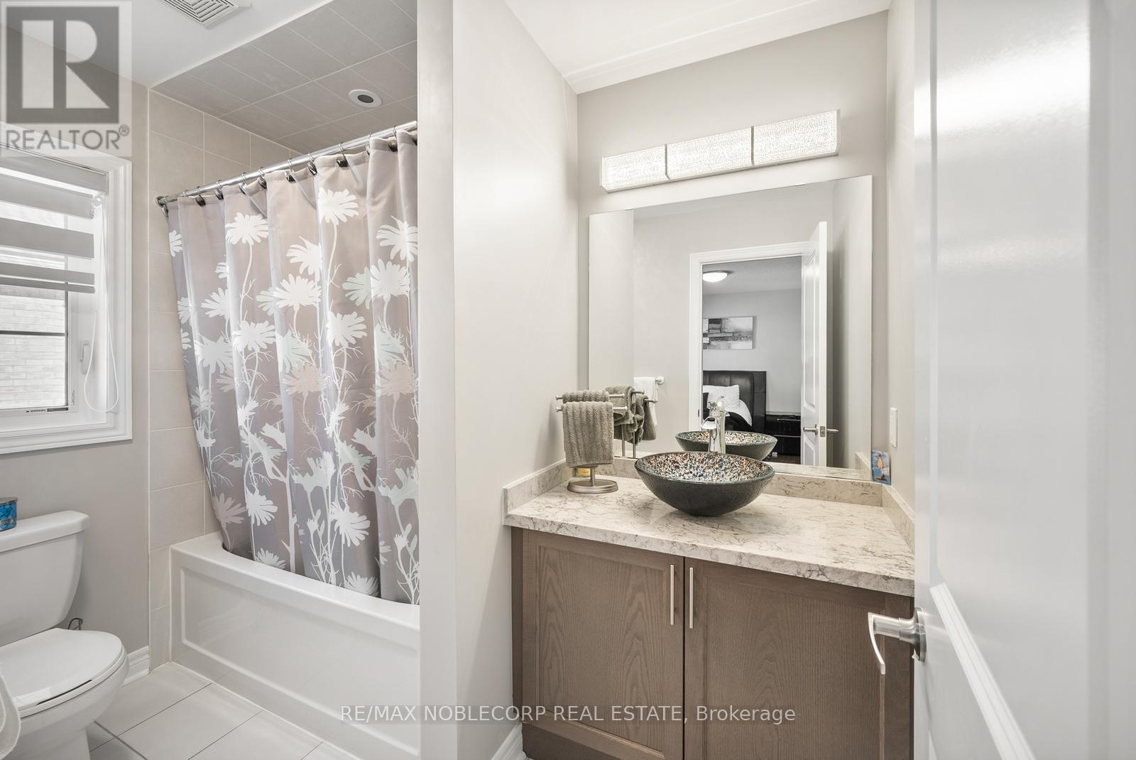 68 Inverness Way, Bradford West Gwillimbury, Ontario  L3Z 0W5 - Photo 27 - N12831090