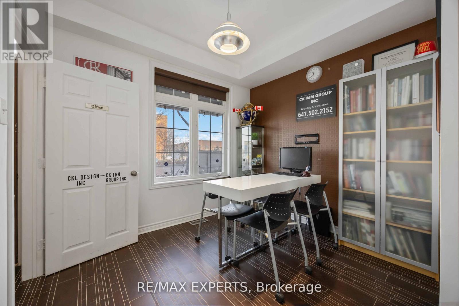 19b Oak Street, Toronto, Ontario  M9N 0A4 - Photo 11 - W12831074