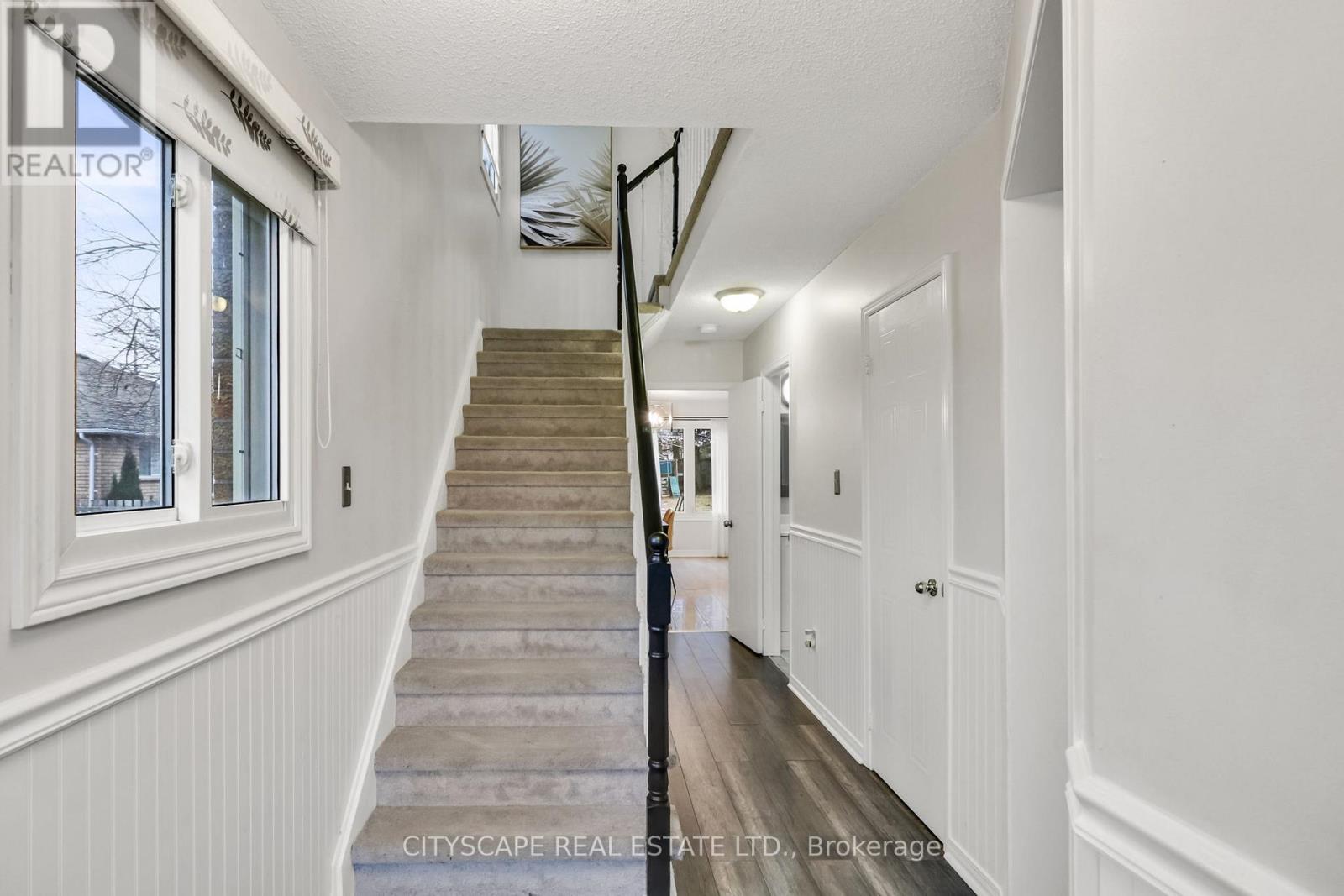 79 Weatherup Crescent, Barrie, Ontario  L4N 7J7 - Photo 3 - S12830964