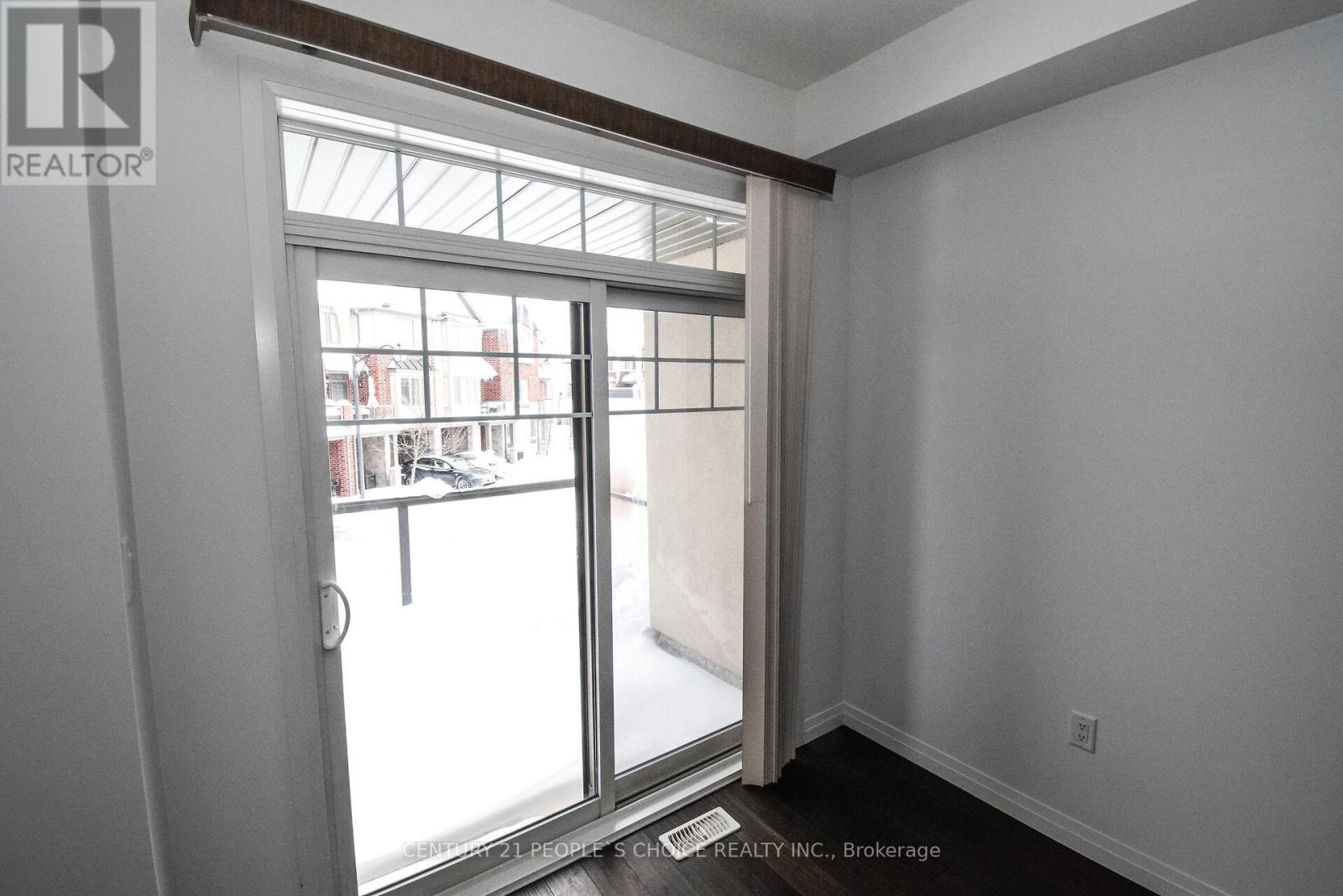 15 Hoffman Lane, Hamilton, Ontario  L9G 0H2 - Photo 4 - X12831118