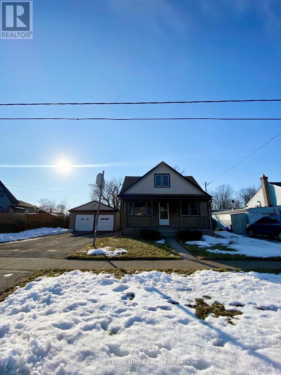 18 Pietz Avenue, Welland, Ontario  L3C 1Z4 - Photo 1 - X12831124