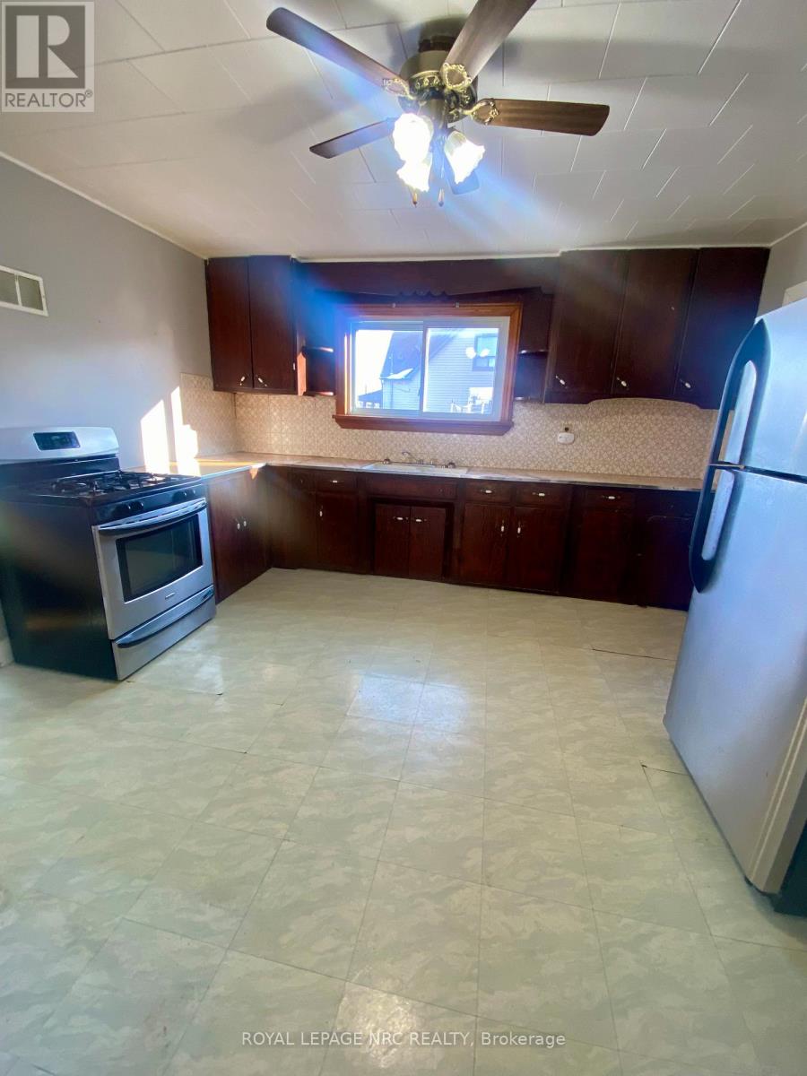 18 Pietz Avenue, Welland, Ontario  L3C 1Z4 - Photo 4 - X12831124