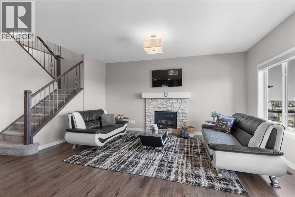 247 Hillcrest Heights Sw, Airdrie, Alberta  T4B 3Z2 - Photo 3 - A2275482