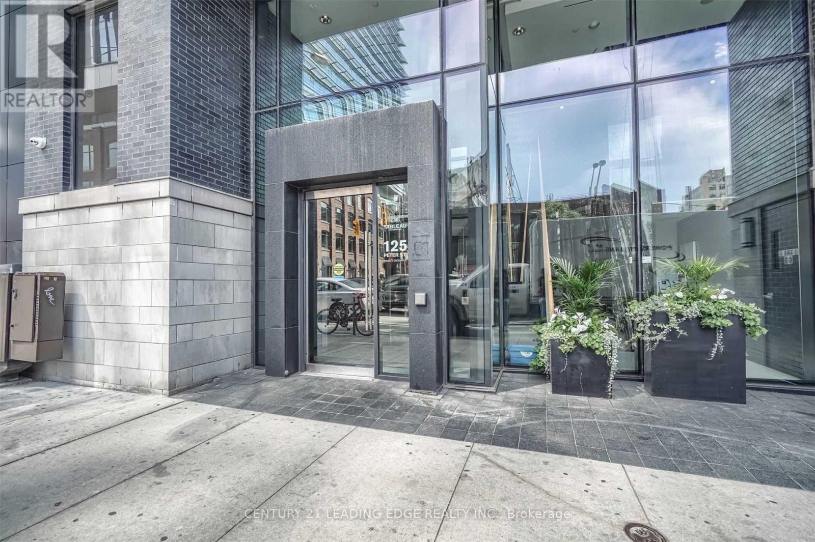 1606 - 125 Peter Street, Toronto, Ontario  M5V 0M2 - Photo 2 - C12831138