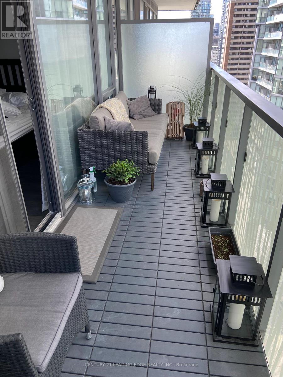 1606 - 50 Charles Street E, Toronto, Ontario  M4Y 0C3 - Photo 2 - C12831162