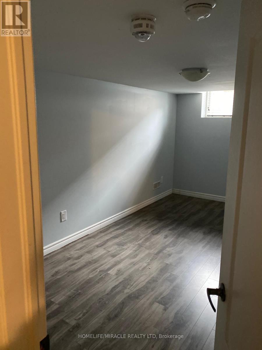 Bsmt - 16 Golden Springs Drive, Brampton (Northwest Brampton), Ontario  L7A 4N4 - Photo 5 - W12831140