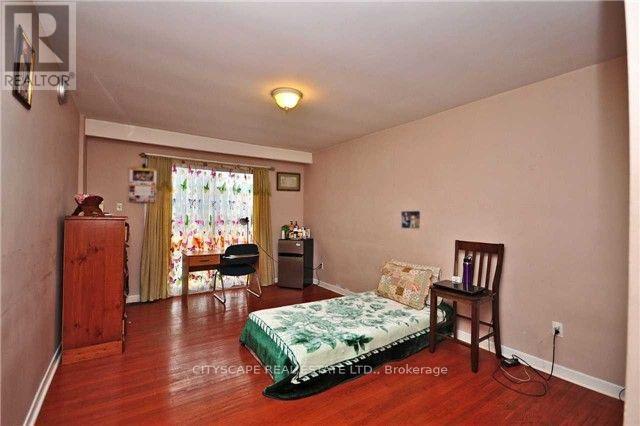 7446 Homeside Gardens, Mississauga, Ontario  L4T 2A7 - Photo 3 - W12831156