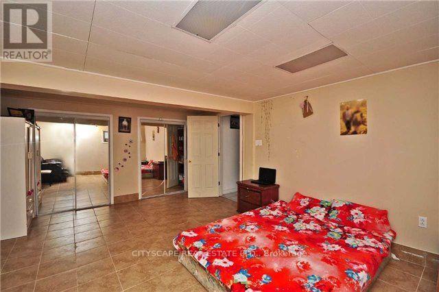 7446 Homeside Gardens, Mississauga, Ontario  L4T 2A7 - Photo 5 - W12831156