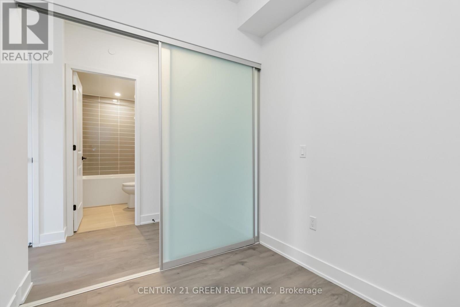 322 - 2343 Khalsa Gate, Oakville, Ontario  L6M 5R6 - Photo 5 - W12831180