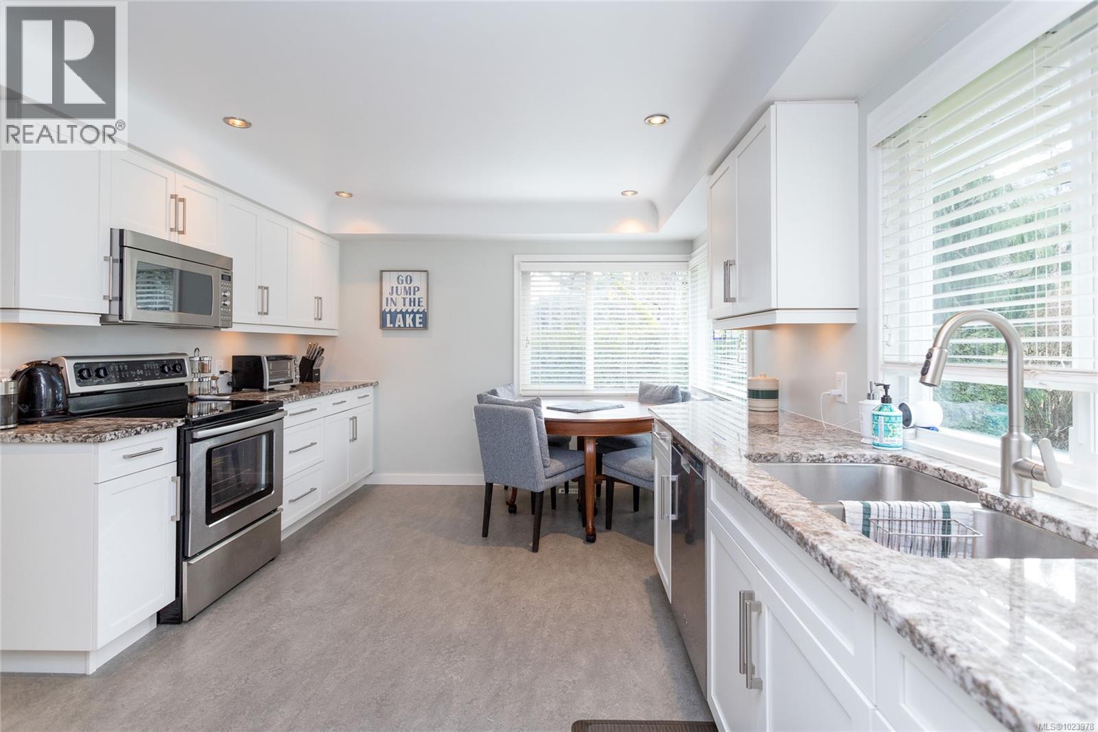 4121 Quadra St, Saanich, British Columbia  V8X 1L1 - Photo 10 - 1023978