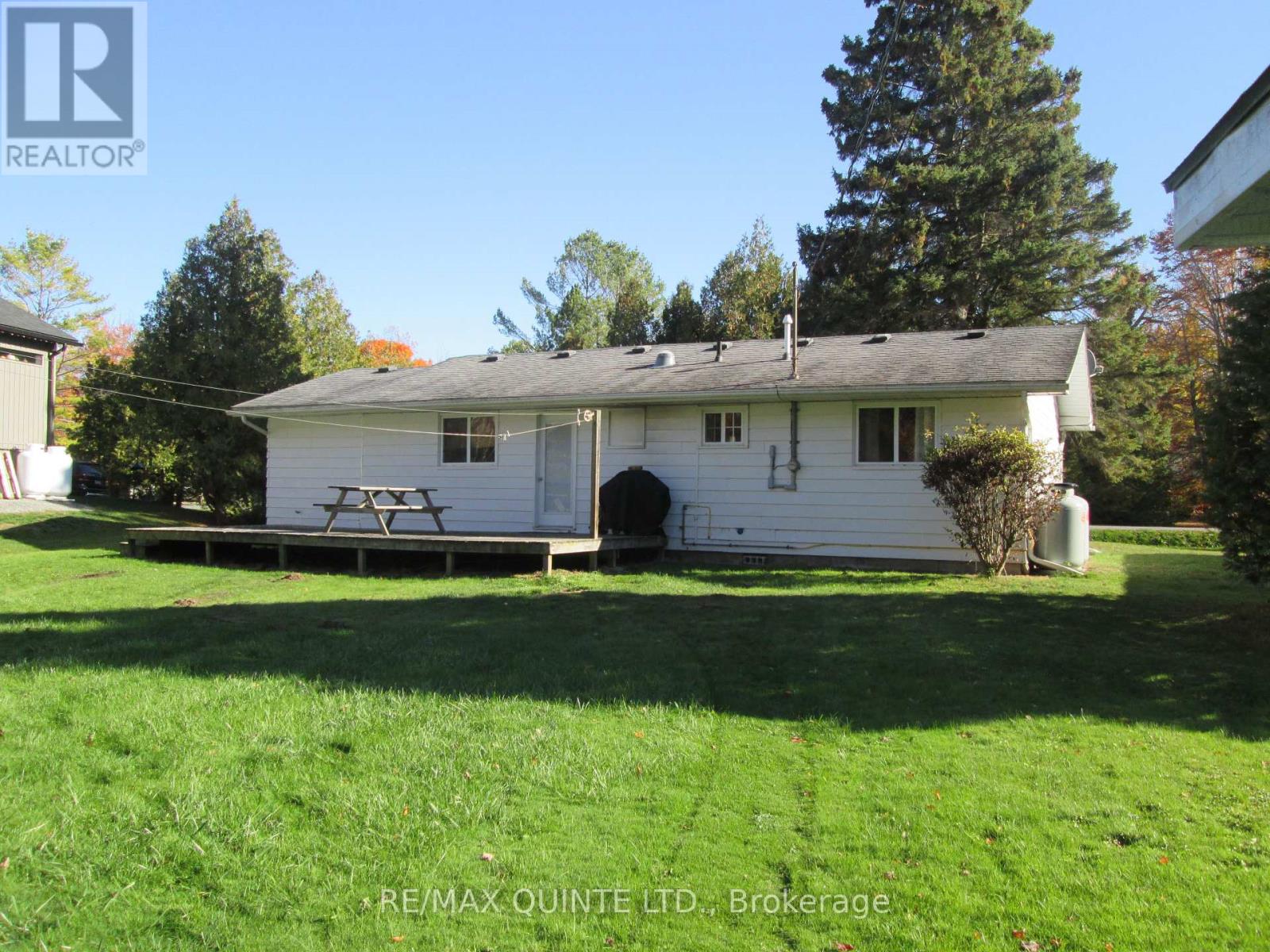 112 Parkview Road, Prince Edward County (Ameliasburg Ward), Ontario  K0K 1L0 - Photo 14 - X12484424