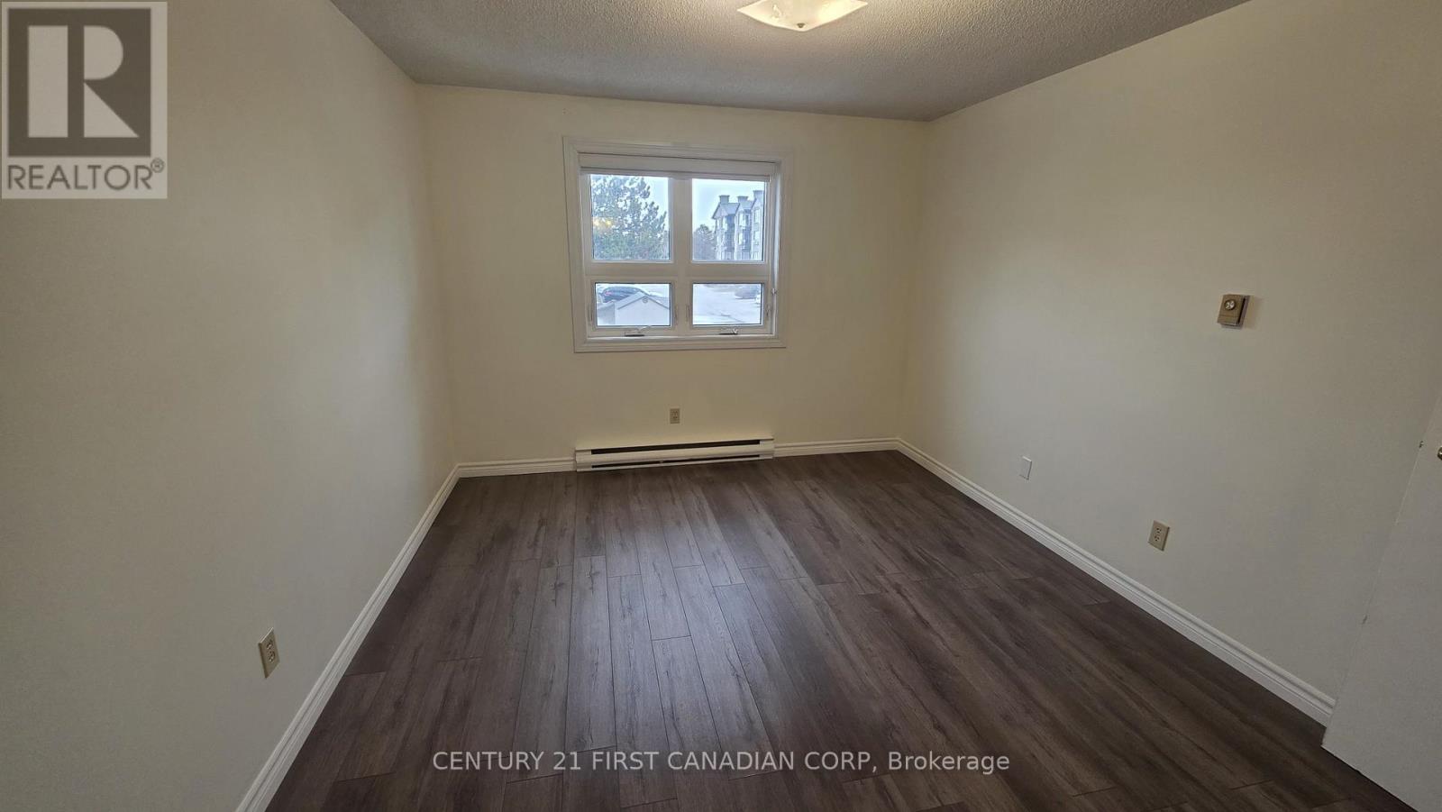 215 - 15 Jacksway Crescent, London North, Ontario  N5X 3T8 - Photo 14 - X12764292