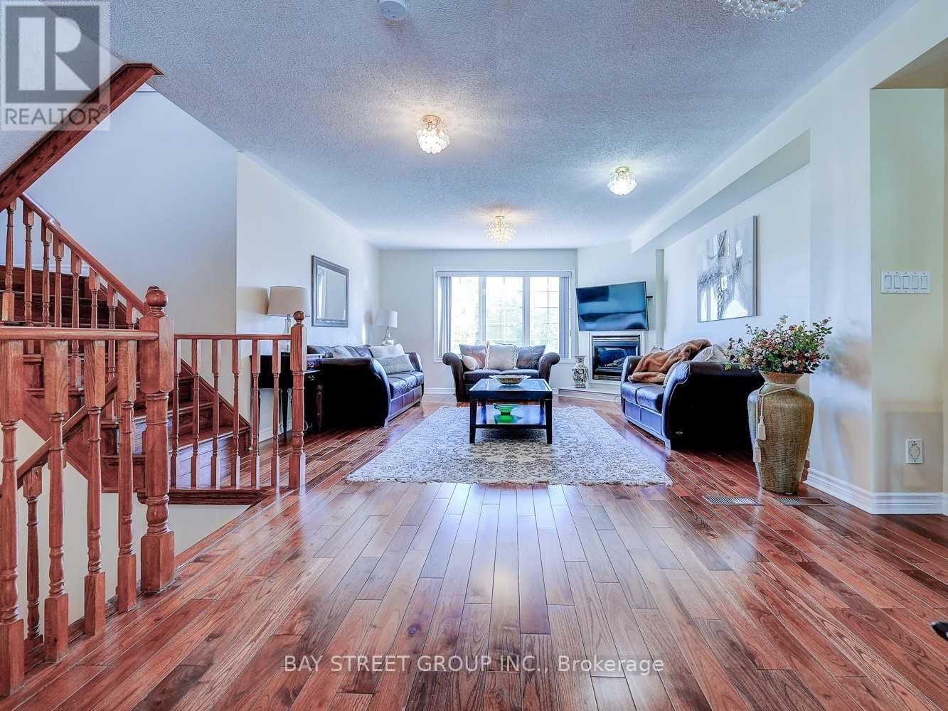 152 Leitchcroft Crescent, Markham, Ontario  L3T 7T6 - Photo 3 - N12707076