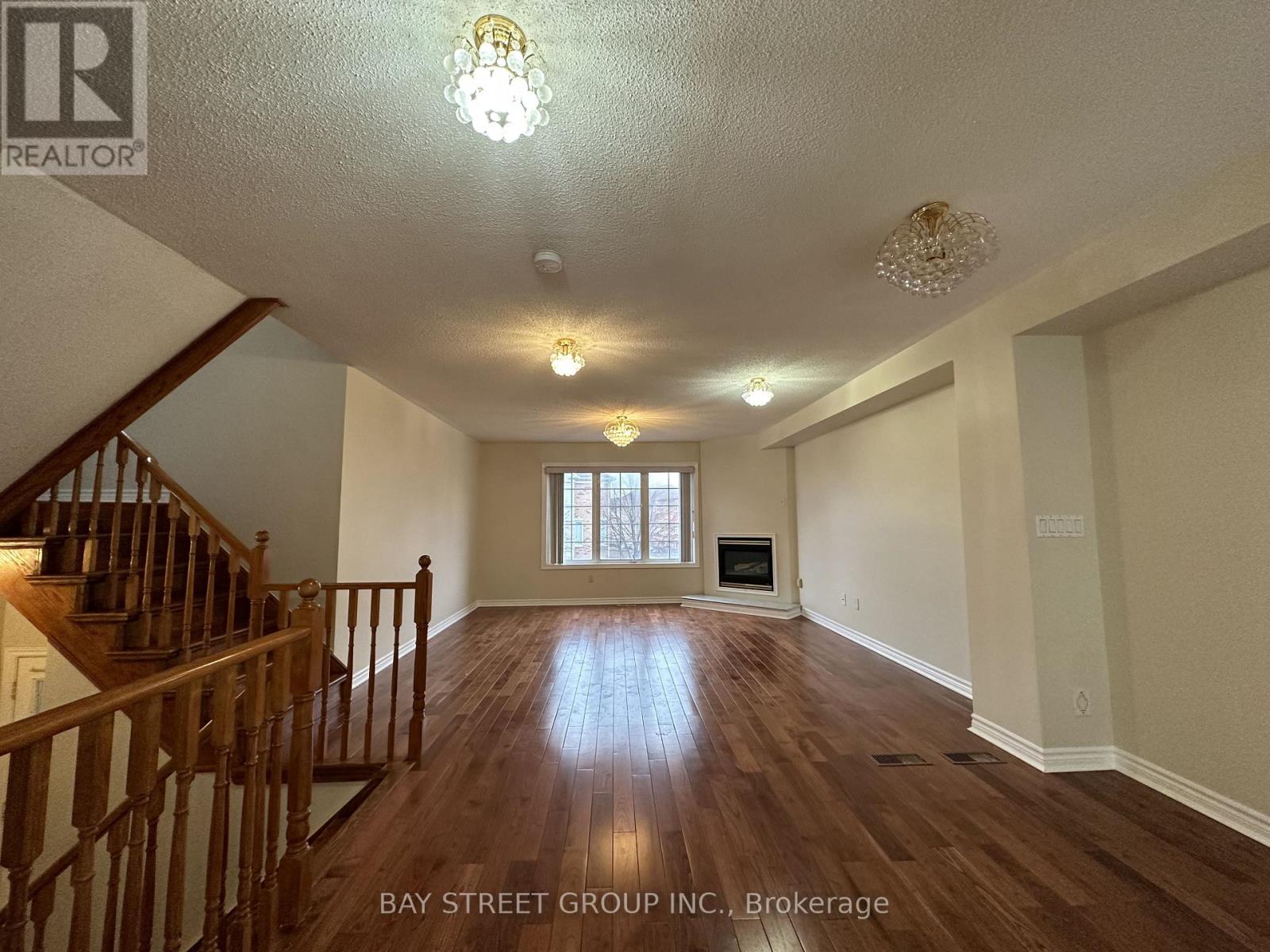 152 Leitchcroft Crescent, Markham, Ontario  L3T 7T6 - Photo 4 - N12707076